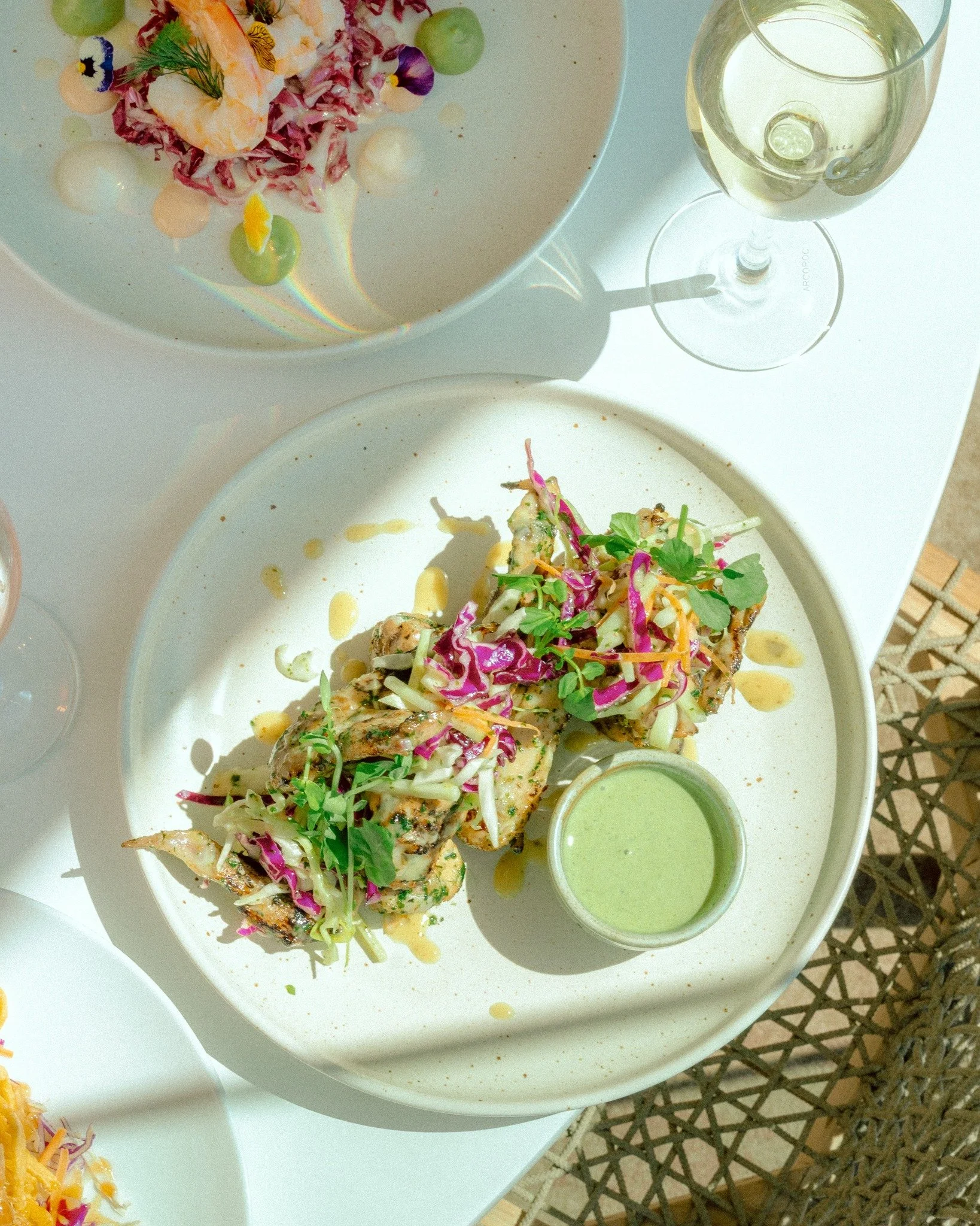 Zesty prawns and a crisp white? Say less 🍷