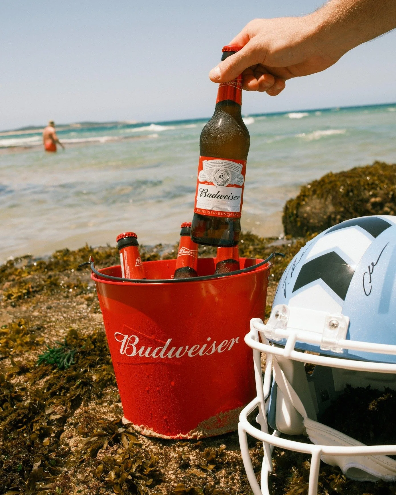 If you needed a sign&hellip; this is it! 🏈🍻 

Watch the Superbowl live &amp; loud on the big screen with specials you can&rsquo;t beat. $25 buckets of Buds + loaded smash sliders all game long!