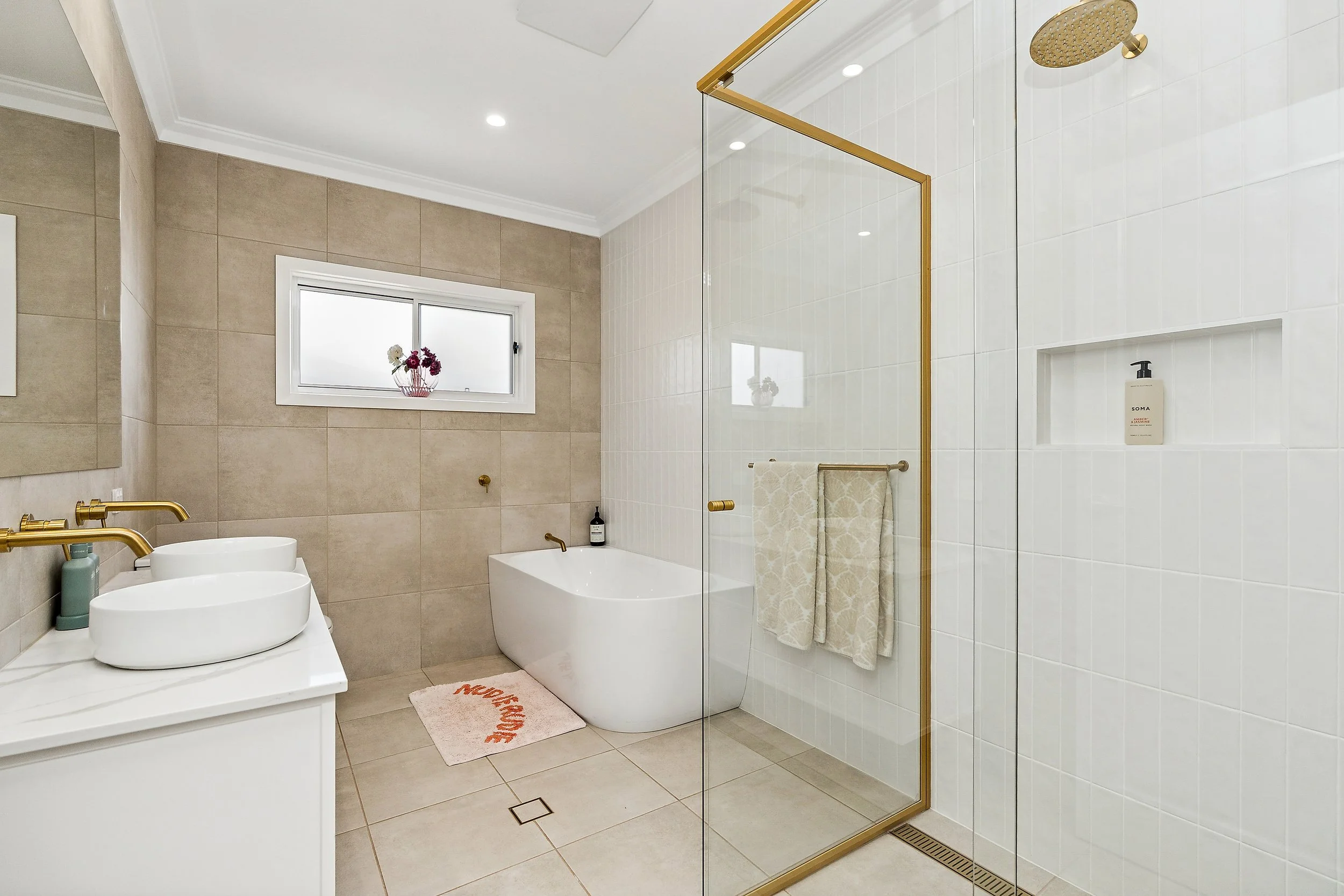 Kitchener Rd main bathroom