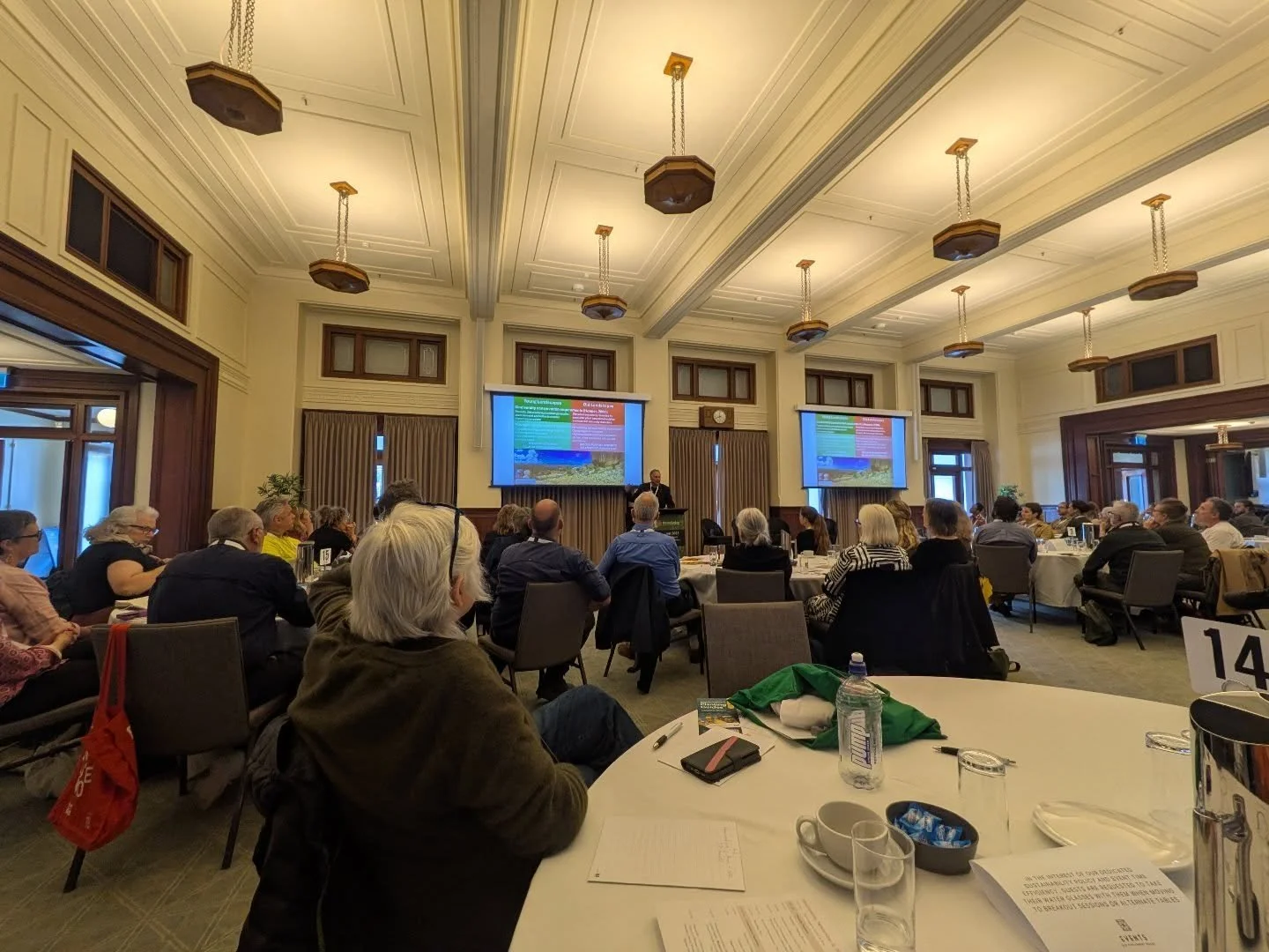 The entire room was absolutely mesmerised by Prof. Stephen Hopper's plenary at #bganzcongress2025
His work is a wonderful collaboration between western science and first nations people. But also, for me, a masterclass in how to deliver information/te