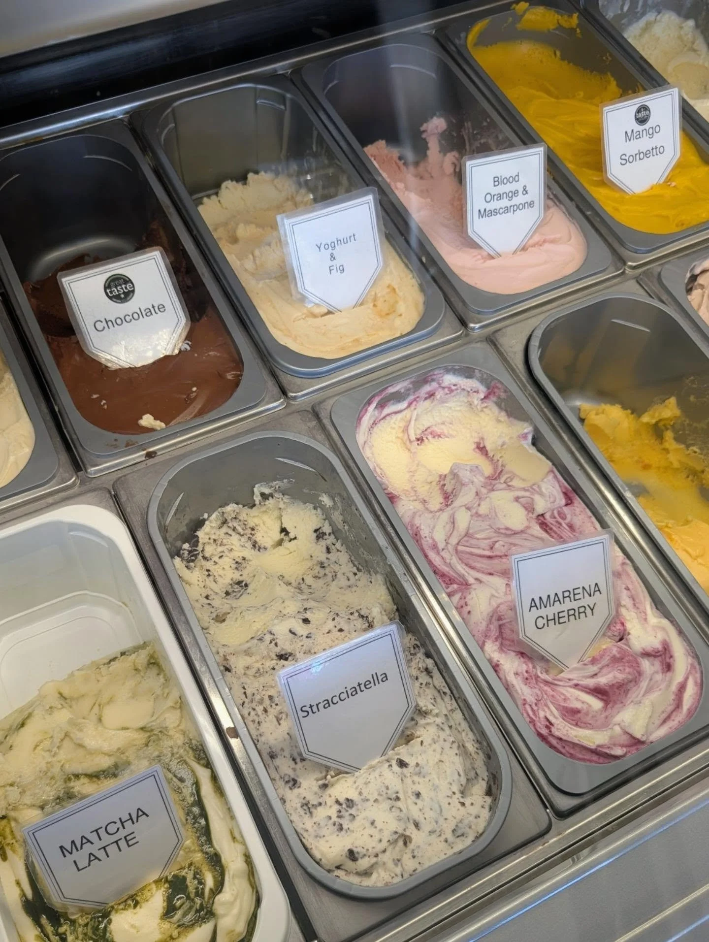 🍦☀️ This hot weather calls for one thing&hellip; a trip to Brighton beach for some ice cream!

Cool off with a delicious scoop (or two 😉) from Love Gelato while soaking up those seaside vibes. The perfect summer treat 🍨✨

There's a huge selection 