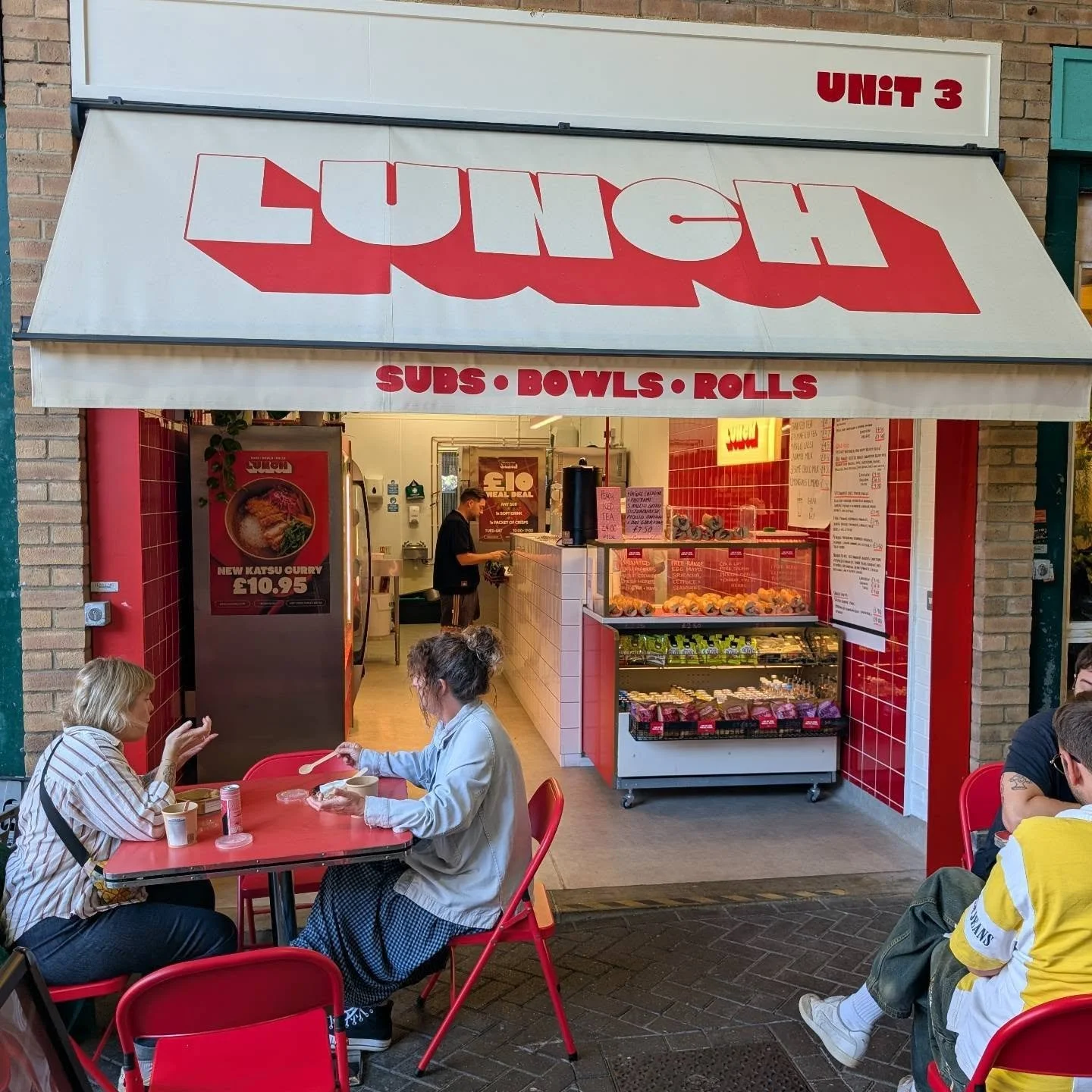 LUNCH TIME 🥪

Finally got down to one of the Open Markets newest traders Lunch, for, well, lunch!🍴

The freshly made sub rolls are the hot ticket here 🥖🔥

The lemongrass chicken was our pick 🍗🌶️ Packed with flavour and the perfect lunch fix!

C