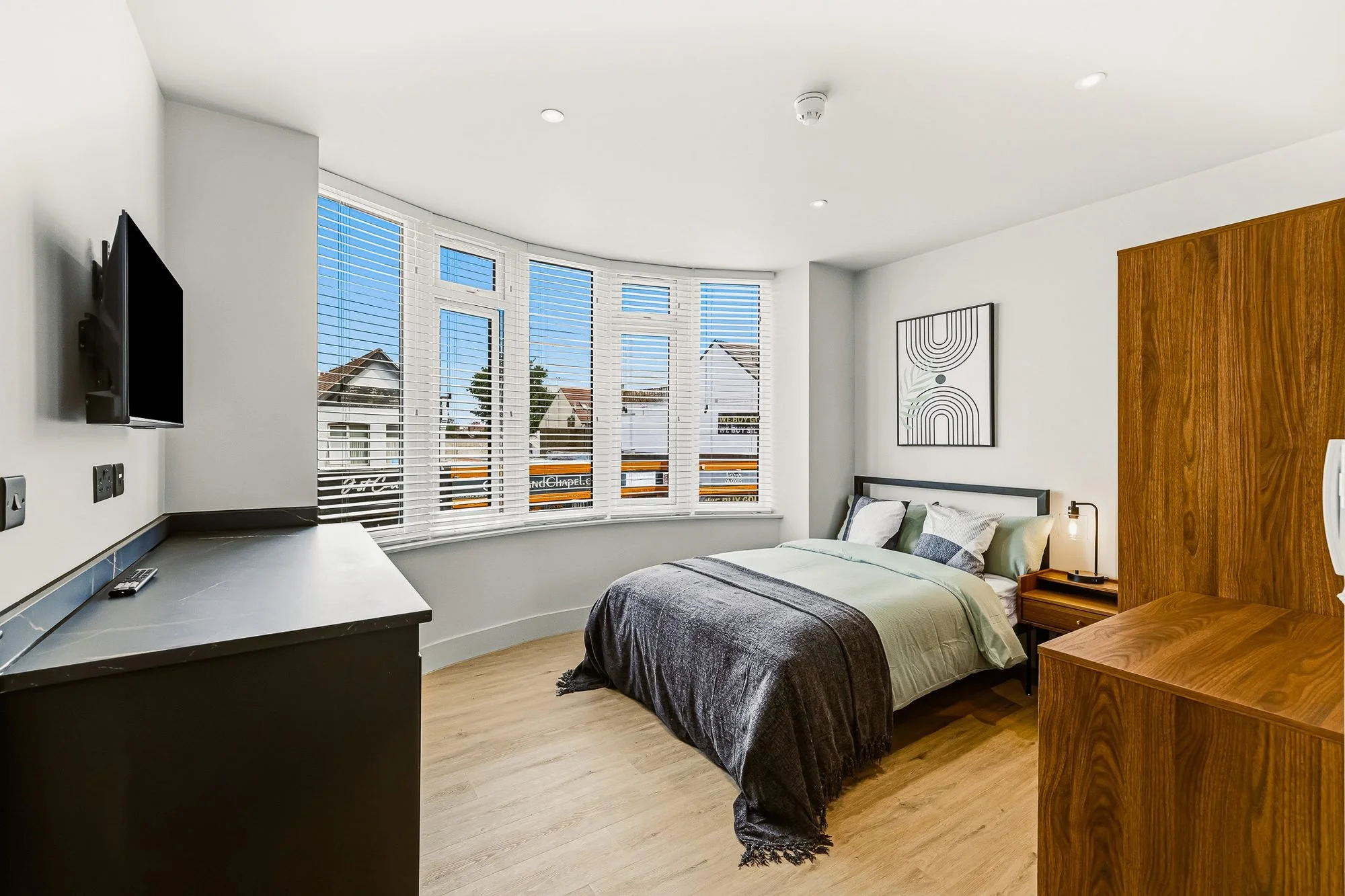 the-lofts-ensuite-bedroom-bay-window.jpg