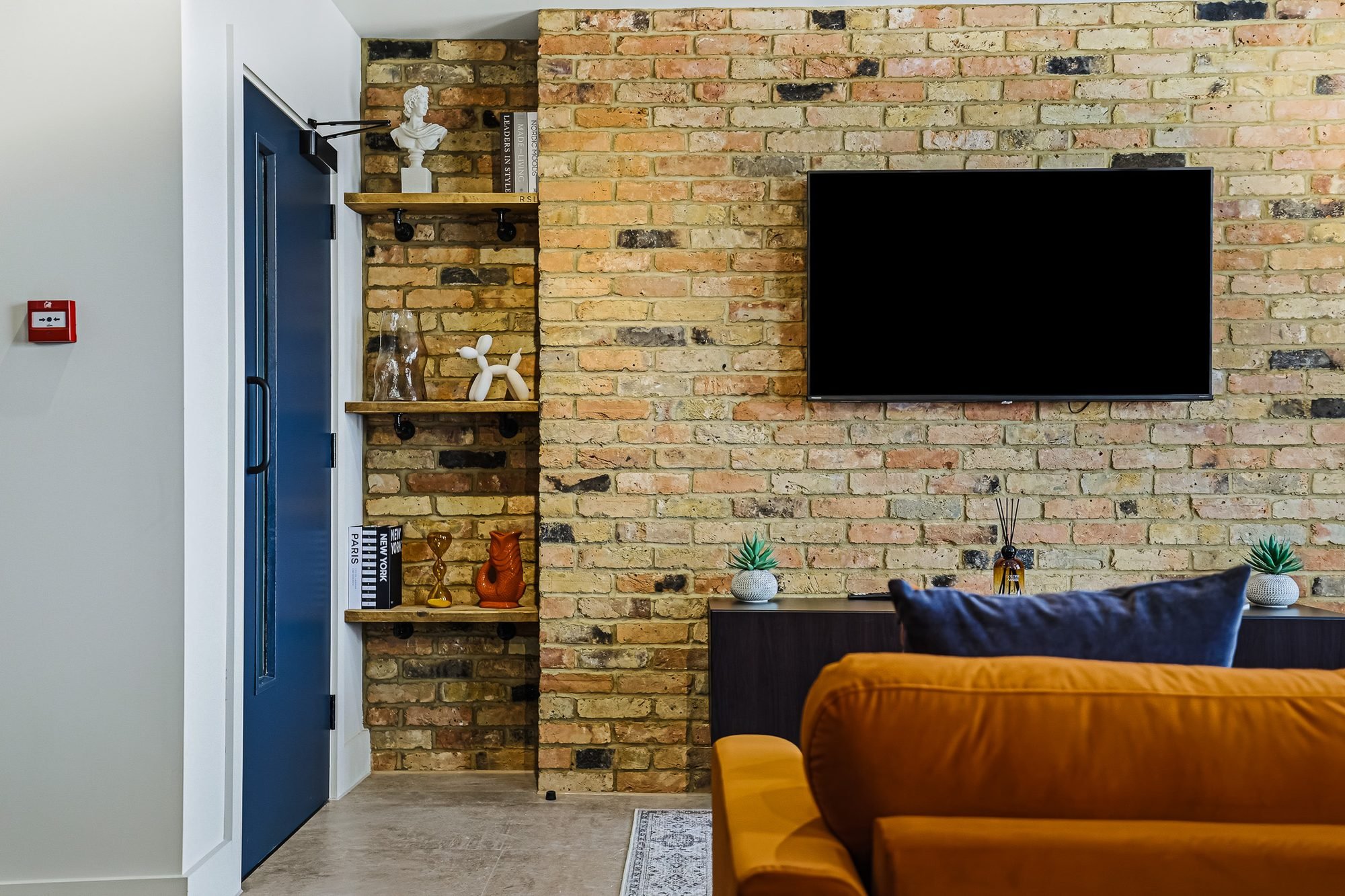 the-lofts-lounge-brick-feature-wall.jpg