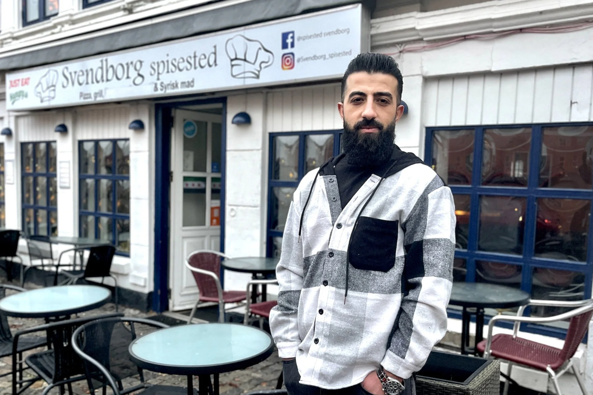 Ahmad leder efter forsvundne familiemedlemmer på makabre billeder