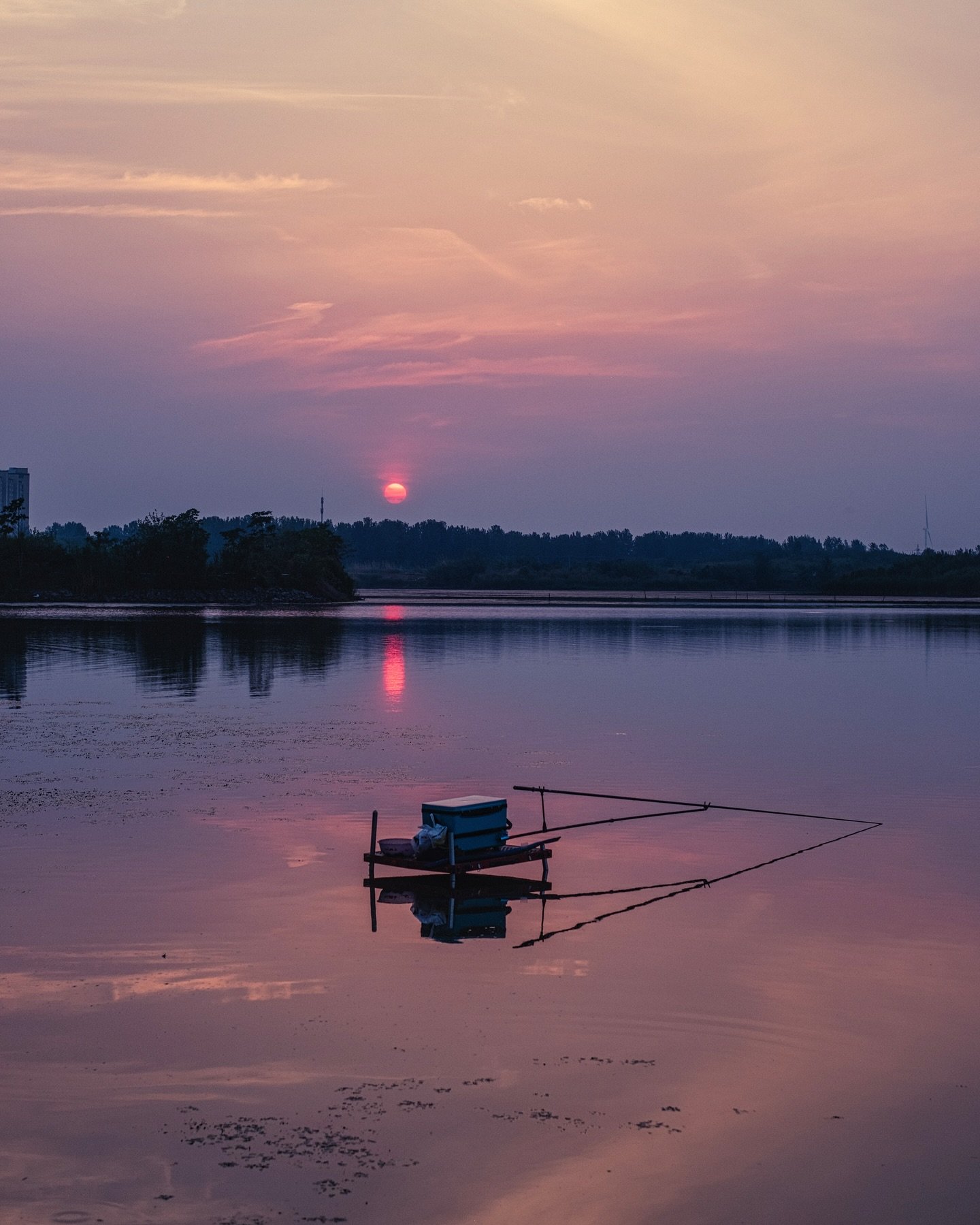 I just arrived back in China, and this was one of the first places I wandered into.
Somewhere near Yangzhou, in a village whose name I never caught&mdash;but it left a real impression. The stillness, the soft light, the feeling that not much changes 