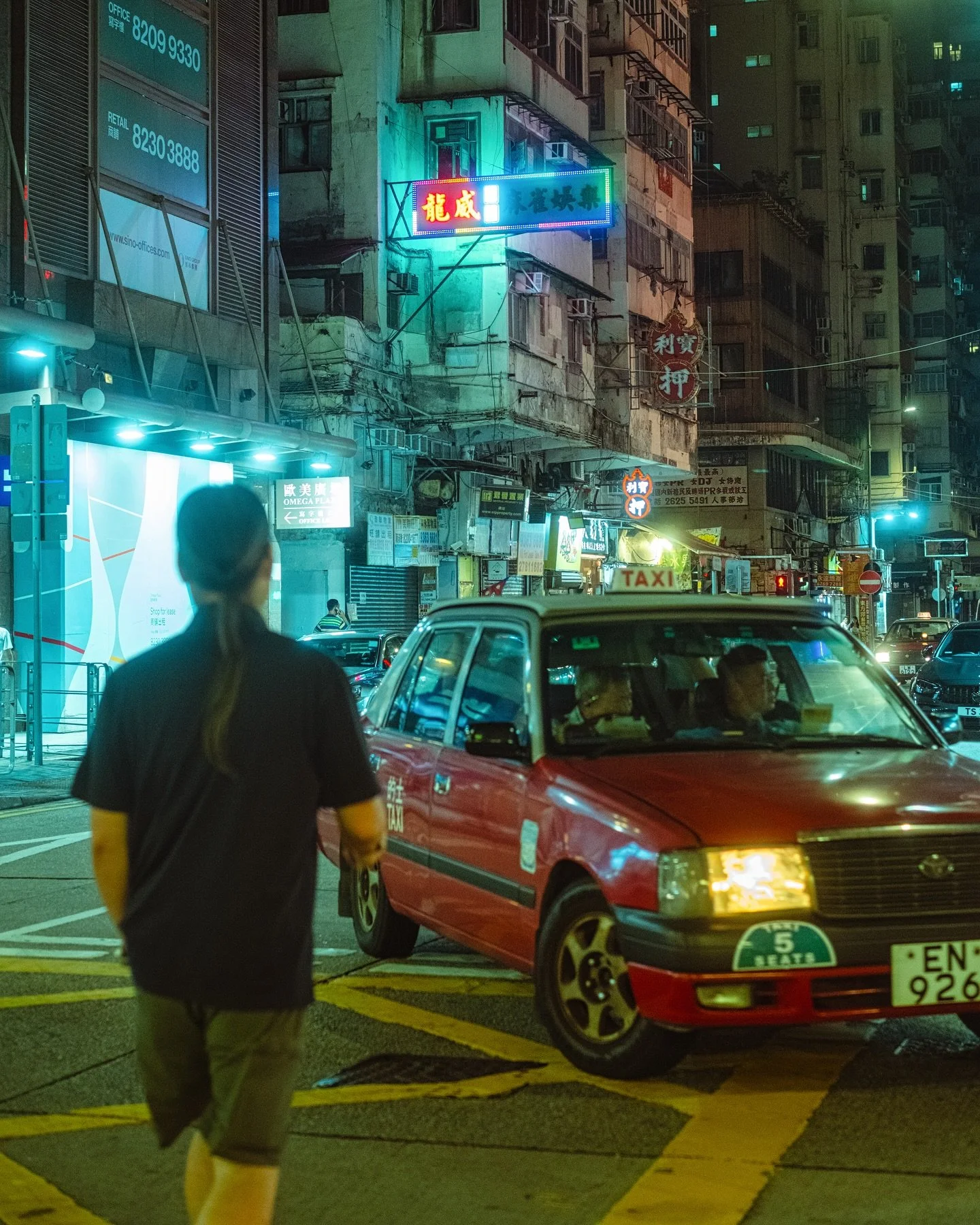 Exploring Mong Kok after dark. The energy here just clicks.
On the other side of the world, it still felt like home.

📍 Mong Kok, Hong Kong, June 2025
📸 Fujifilm X-T5

#hongkong #mongkok #kowloon #nightwalks #streetphotography #everydayhongkong #fu