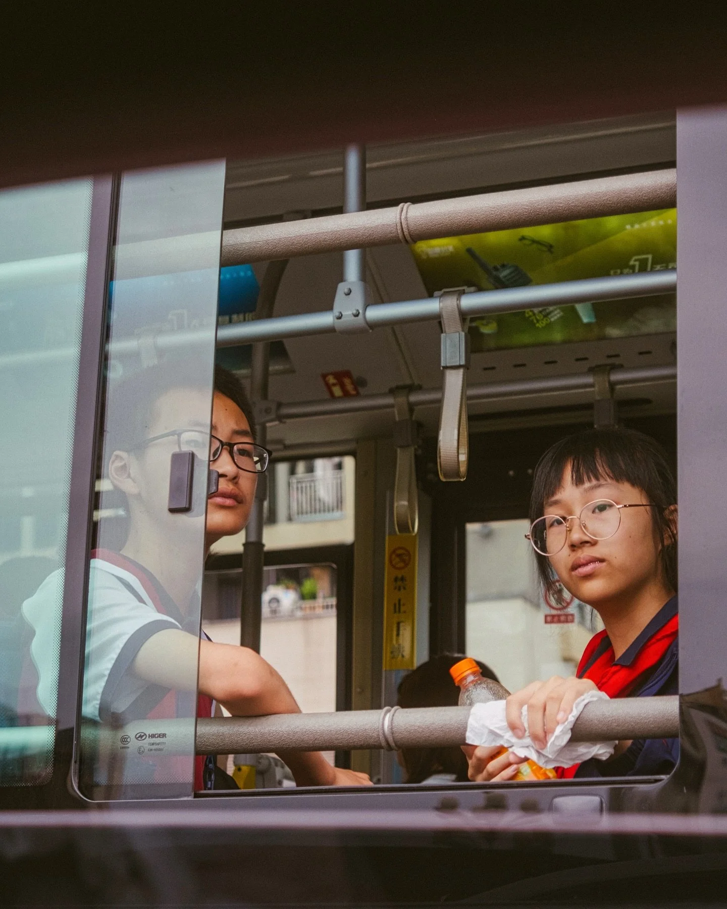 I&rsquo;ve been feeling a bit numb to the world lately, like I stopped noticing the little things.
This series is my way of slowing down, of remembering how to see the world again.
Just a regular Thursday in Chongqing, with residents flowing in the r