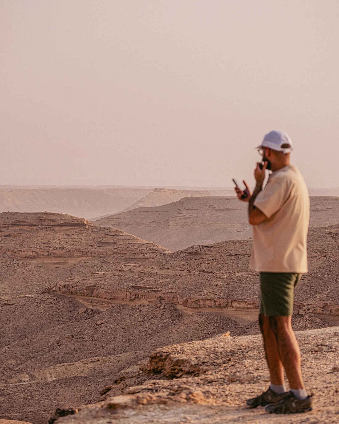 An experience I&rsquo;ll never forget, standing at the Edge of the World in Saudi Arabia. It truly felt like being on another planet.

📍 Edge of the World, Saudi Arabia, August 2025
📸 Fujifilm X-T5

#edgeoftheworld #saudiarabia #desertlandscape #tr