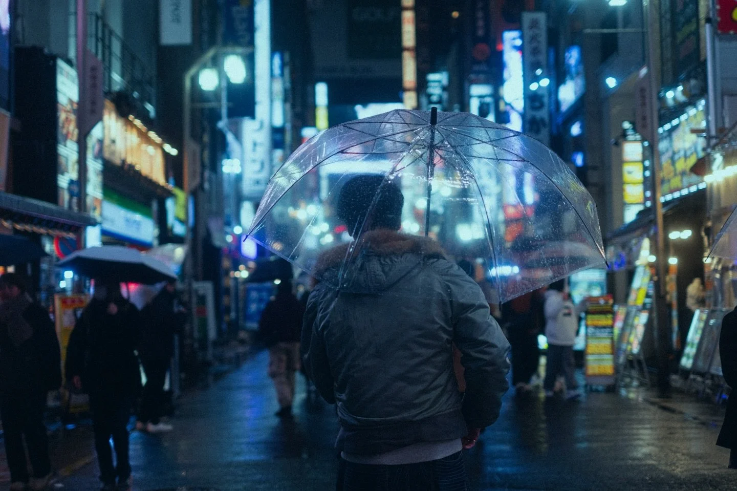 Kabukicho in the rain.
A busy night of observing people.

📍 Shinjuku, Tokyo, December 2025
📸 Fujifilm X-T5

#tokyostreetphotography #fujifilmfocus #streetphotographycollective #grainlinemagazine #japantravel