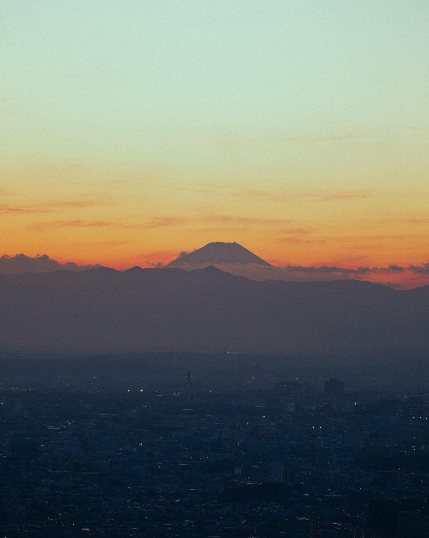 Tokyo, from above.

📍 Shibuya Sky, Tokyo, December 2025
📸 Fujifilm X-T5

@shibuya_scramble_square @shibuya_sky 

#tokyoviews #shibuyasky #tokyophotography #cityfromabove #fujifilmxseries