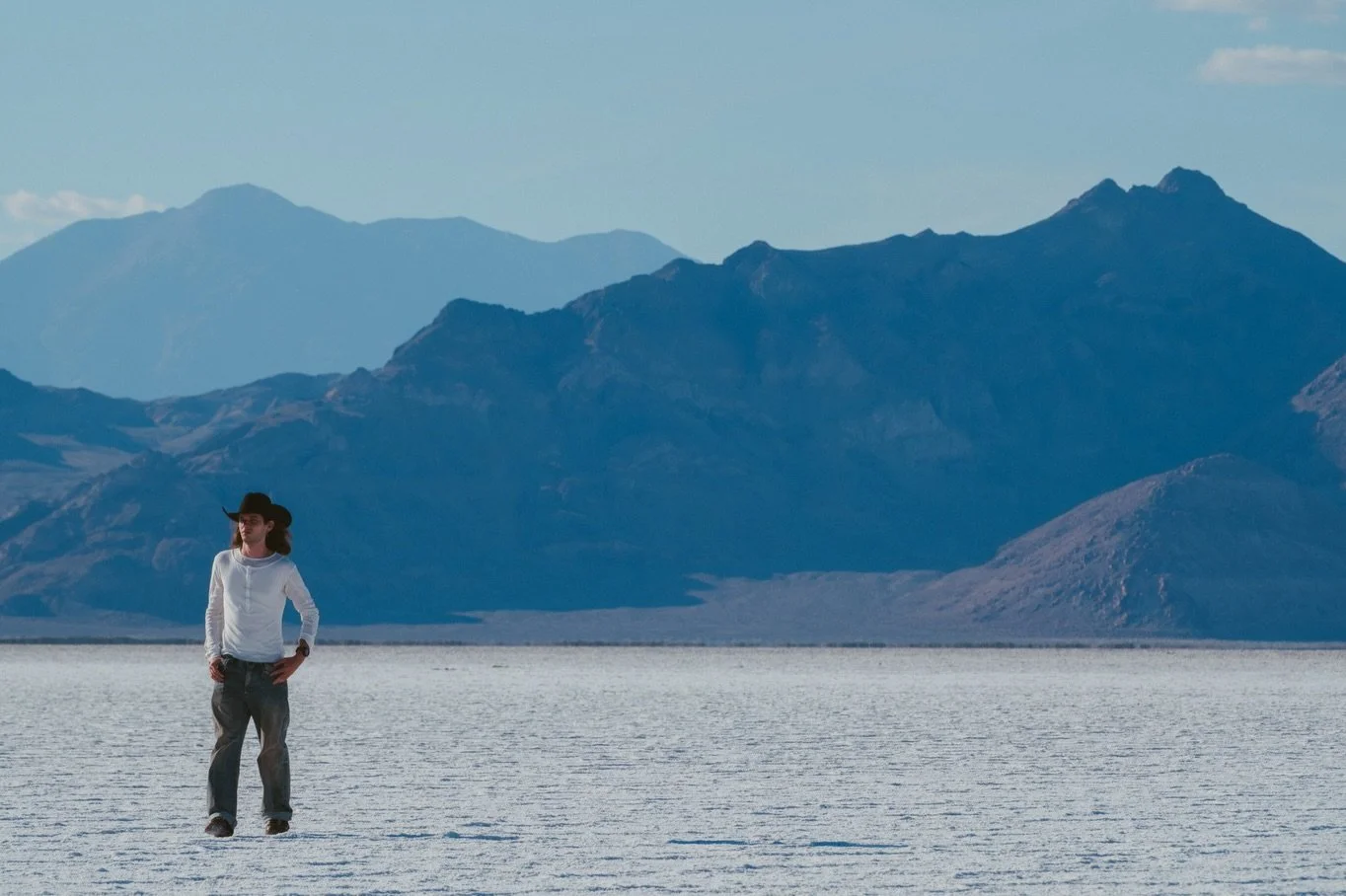 A hat, a horizon, and a whole lot of salt.

📍 Bonneville Salt Flats, Utah, May 2025
📸 Fujifilm X-T5

#bonnevillesaltflats #utah #saltflats #travelphotography #fujifilmxseries