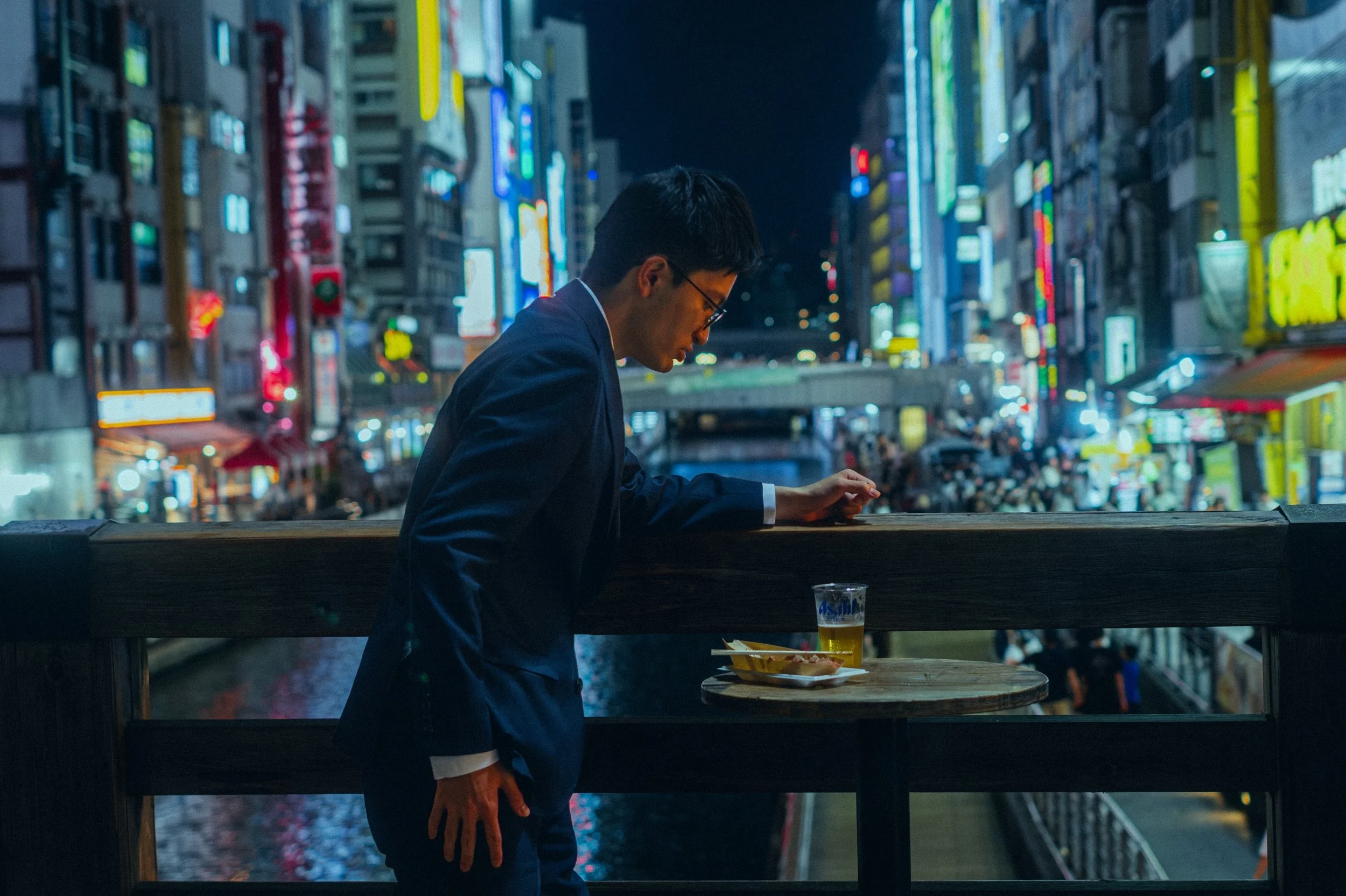 Nobody in Osaka is going home yet.

📍 Dotonbori, Osaka, June 2026
📸 Fujifilm X-T5

#osaka #dotonbori #streetphotography #fujifilm #nightphotography