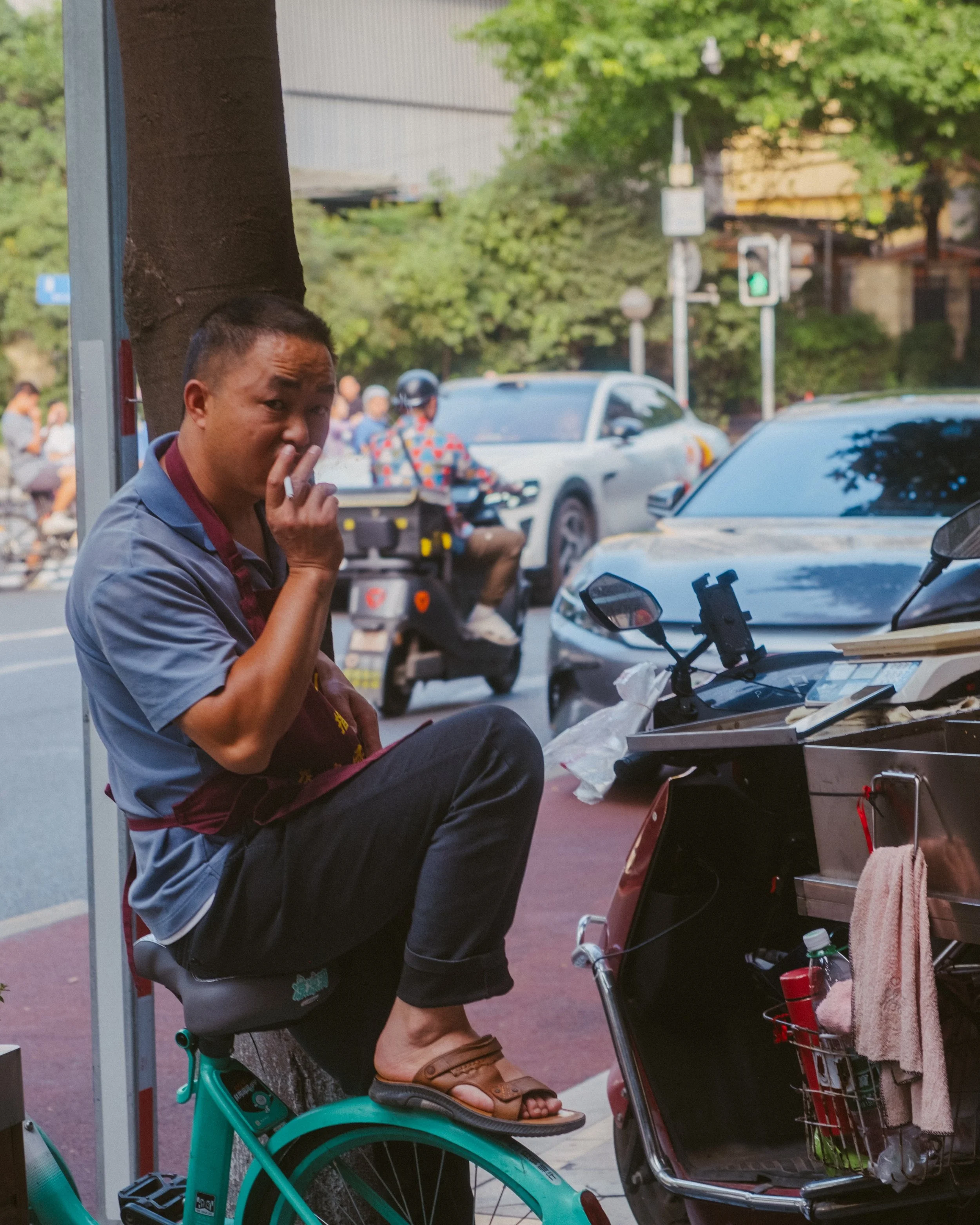 Chengdu has its own word for the way life goes there: 安逸 (anyi). It means something close to comfortable and unhurried. It took us a few days to slow down to the same pace as everyone else, and now I really miss this vibe.

📍 Chengdu, June 2026
📸 F
