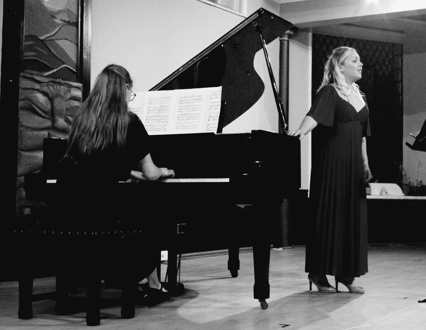 classical pianist playing the piano