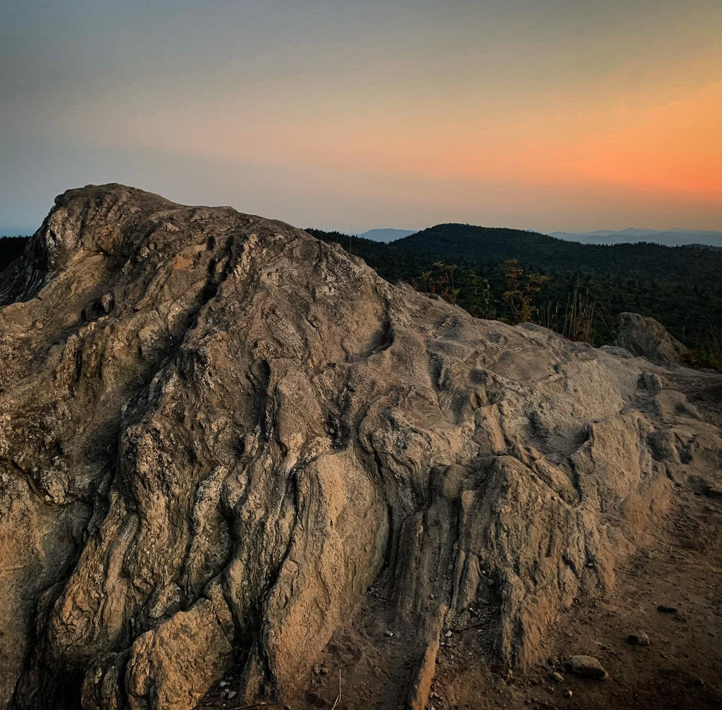 Black Balsam Knob, 18 minutes after sunset.

#wnc #blueridgemountains  #blackbalsam #beherenow