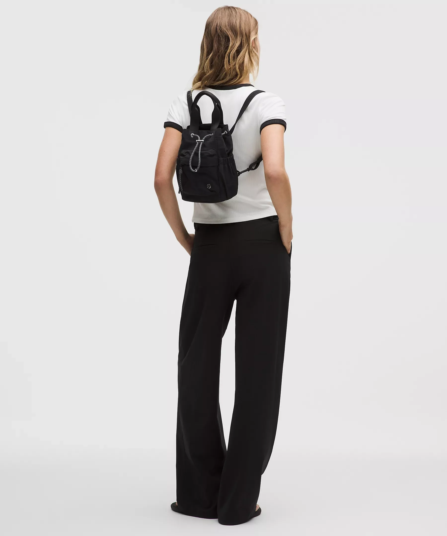 blackbucketbagbackpackview.webp