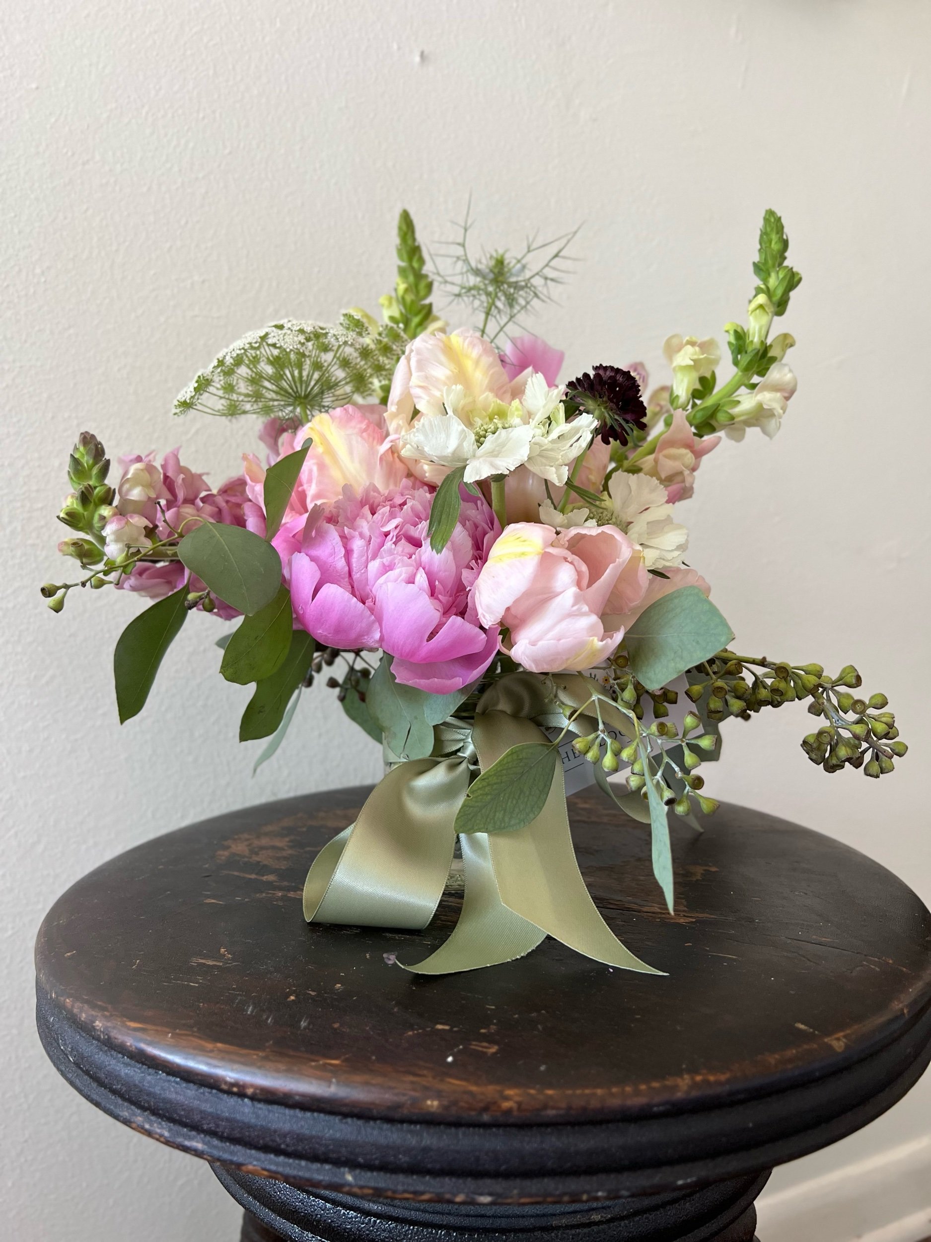 Seasonal Garden Arrangement (Medium)