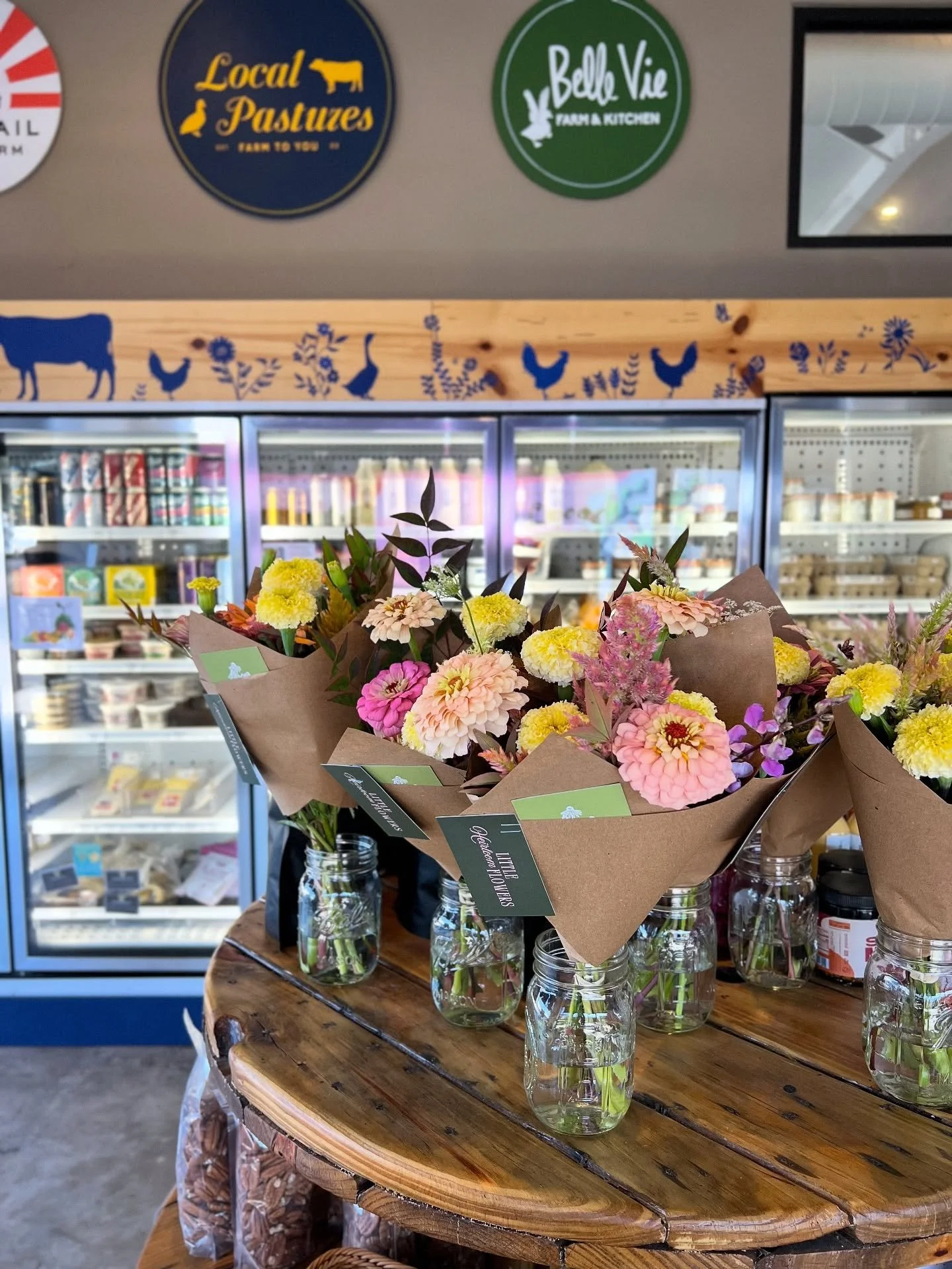 Dropped off these fresh bouquets at Local Pastures (5501 N Lamar) today! For this season you&rsquo;ll find a handful of bouqs delivered every Friday just in time for your weekend shopping! So grab some colorful joy with your grab your pasture raised 