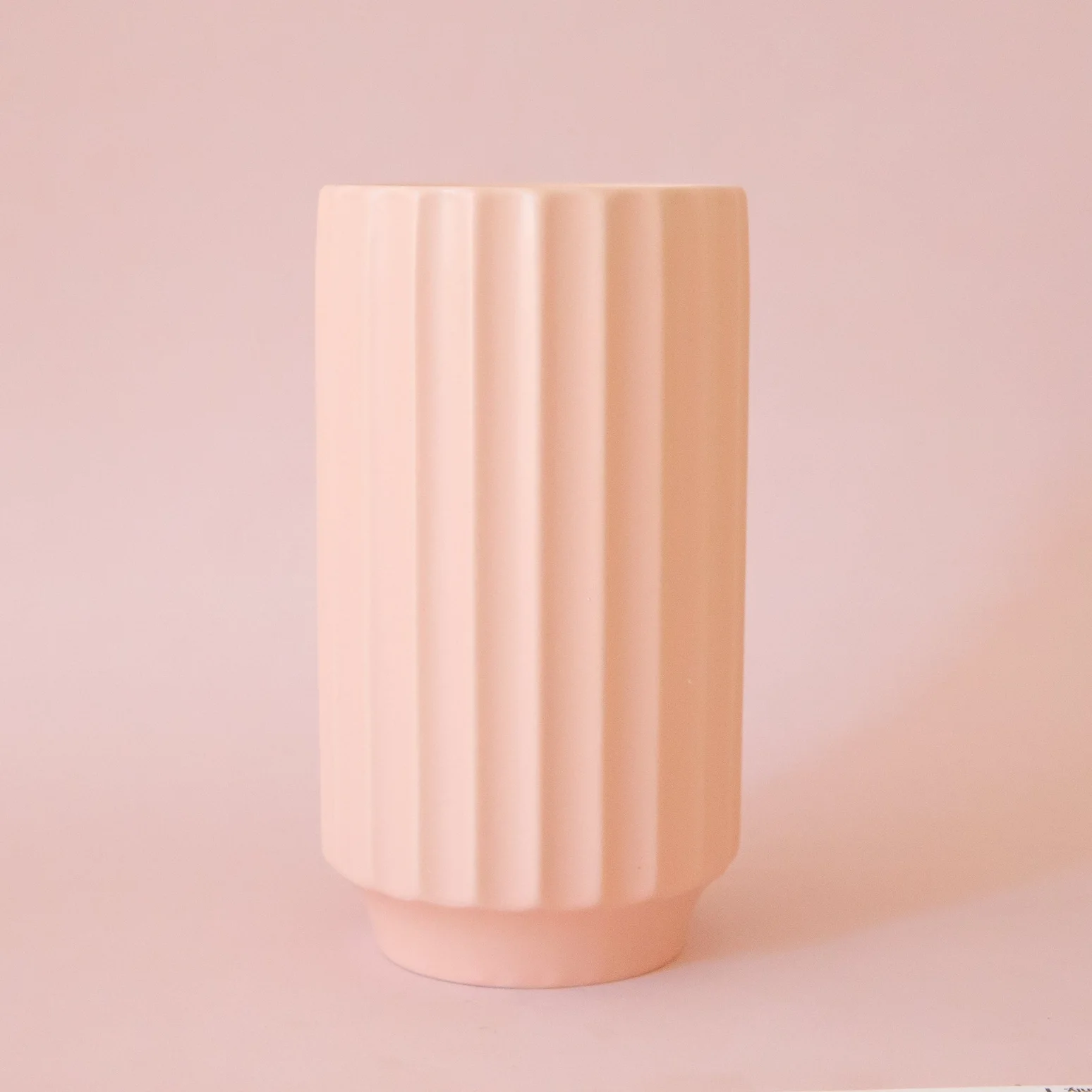The Monroe Vase - Petal