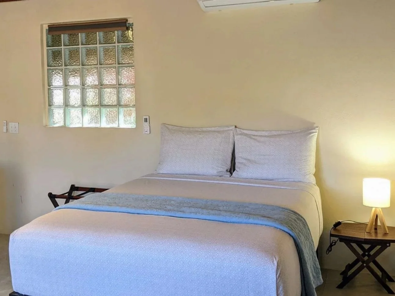 Small studio with A/C