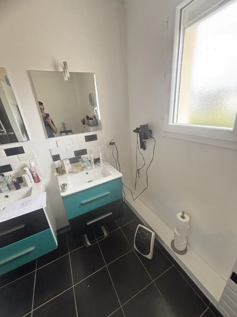 Vue générale salle de bain avant modernisation à Meaux