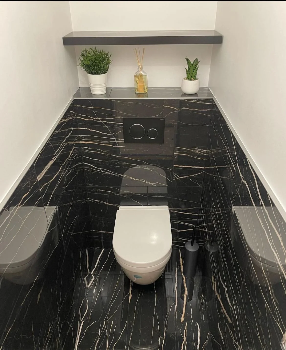 rénovation WC suspendu carrelage effet marbre noir à Torcy Seine-et-Marne