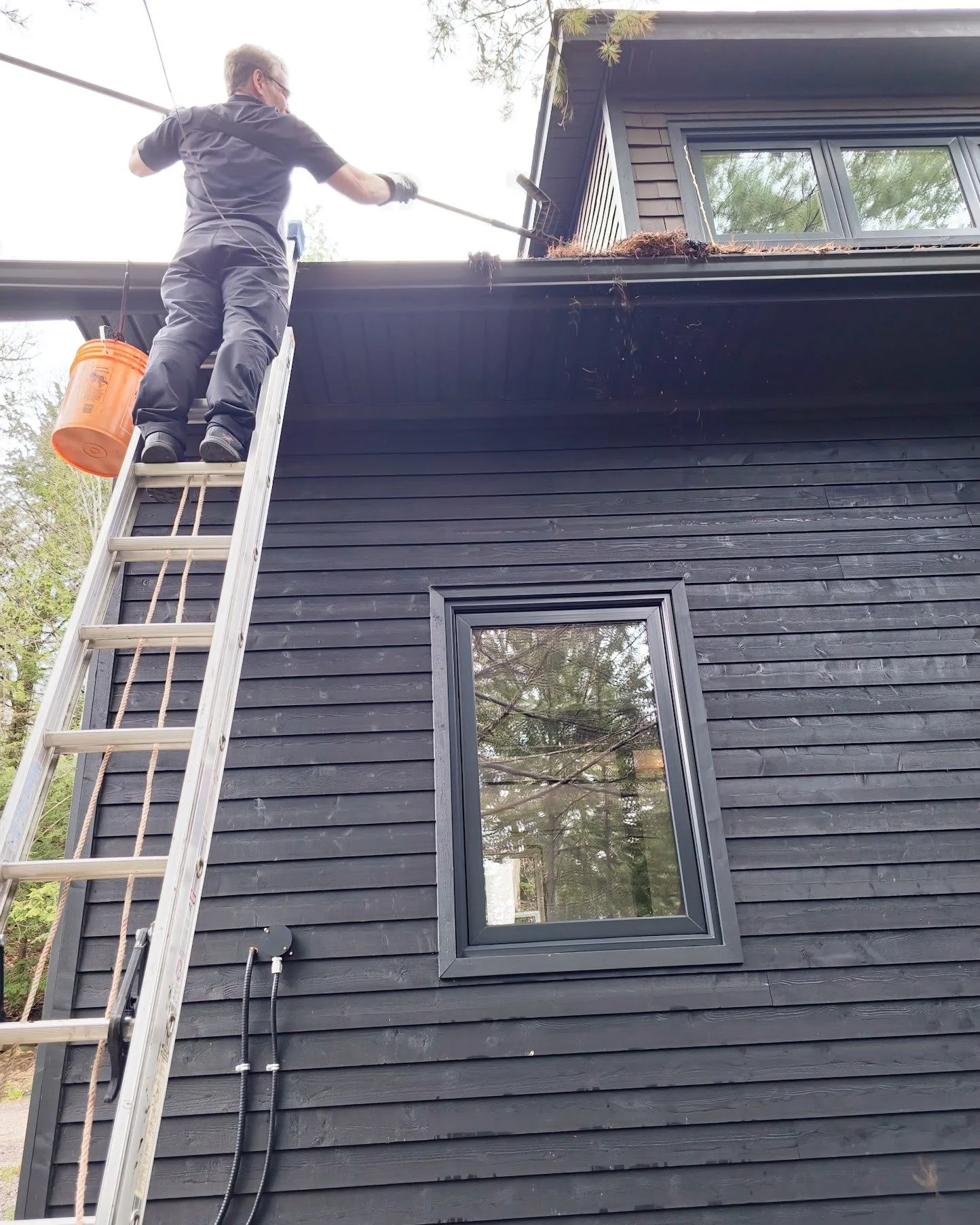 It&rsquo;s that time of year again: time to start getting the cottage ready for winter!

We&rsquo;re now booking Dreamview&rsquo;s fall eavestrough cleaning. Email us at INFO@DREAMVIEW.CA to reserve your spot!