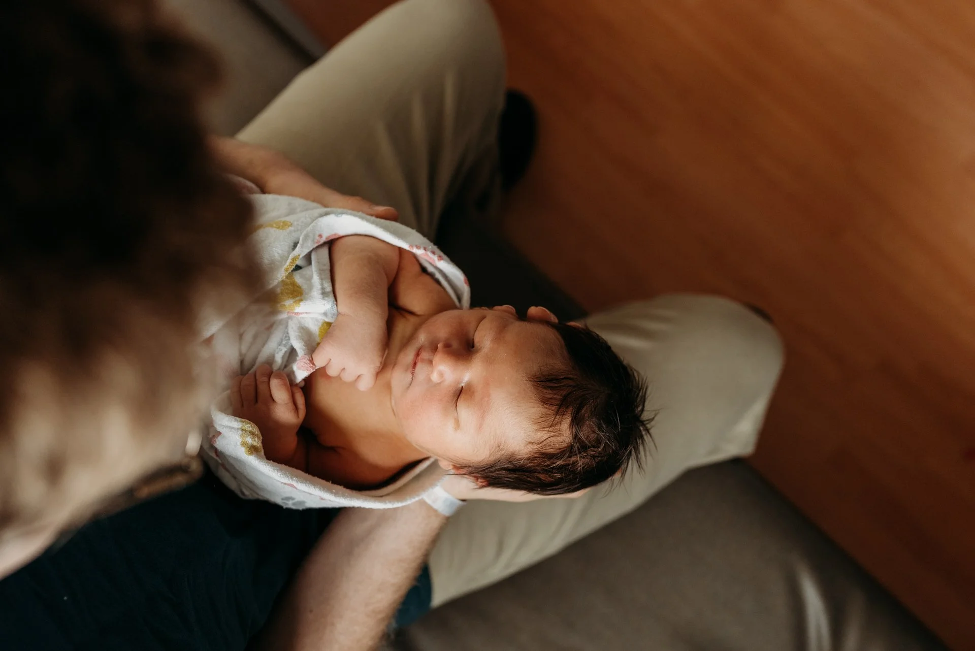 newborn baby with a dad fresh 48 session.jpg