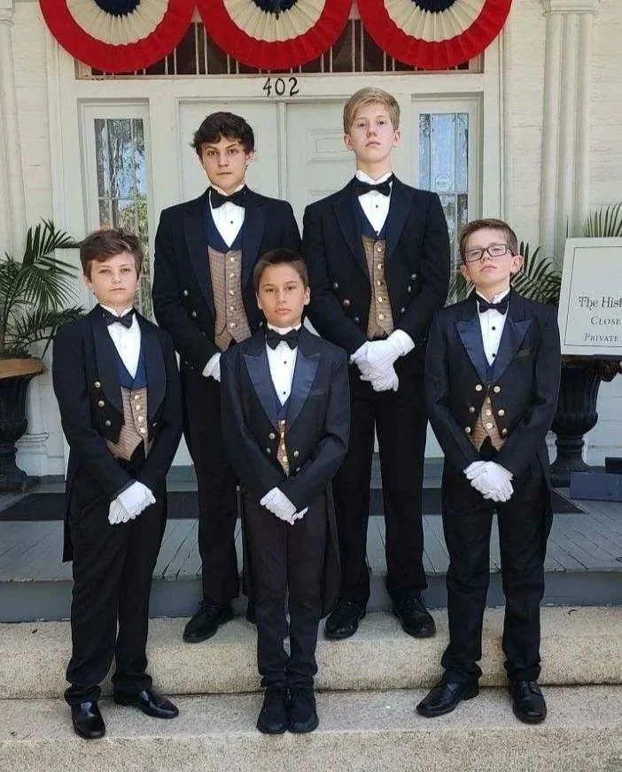 Sharpe House Footmen