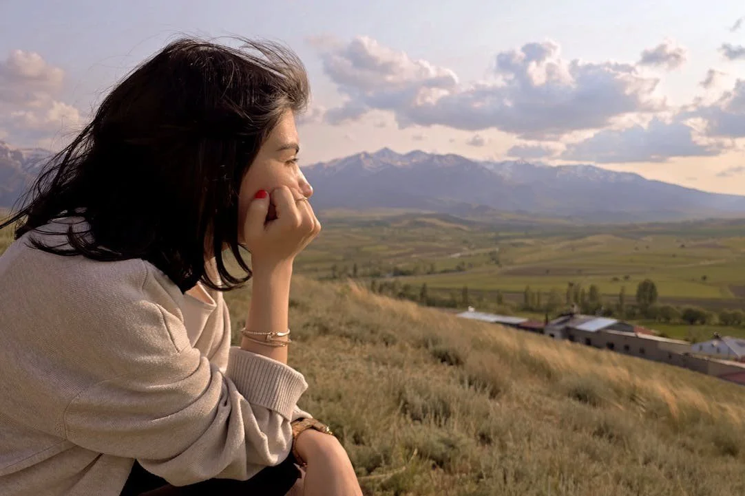woman-enjoying-serene-mountain-view-at-sunset