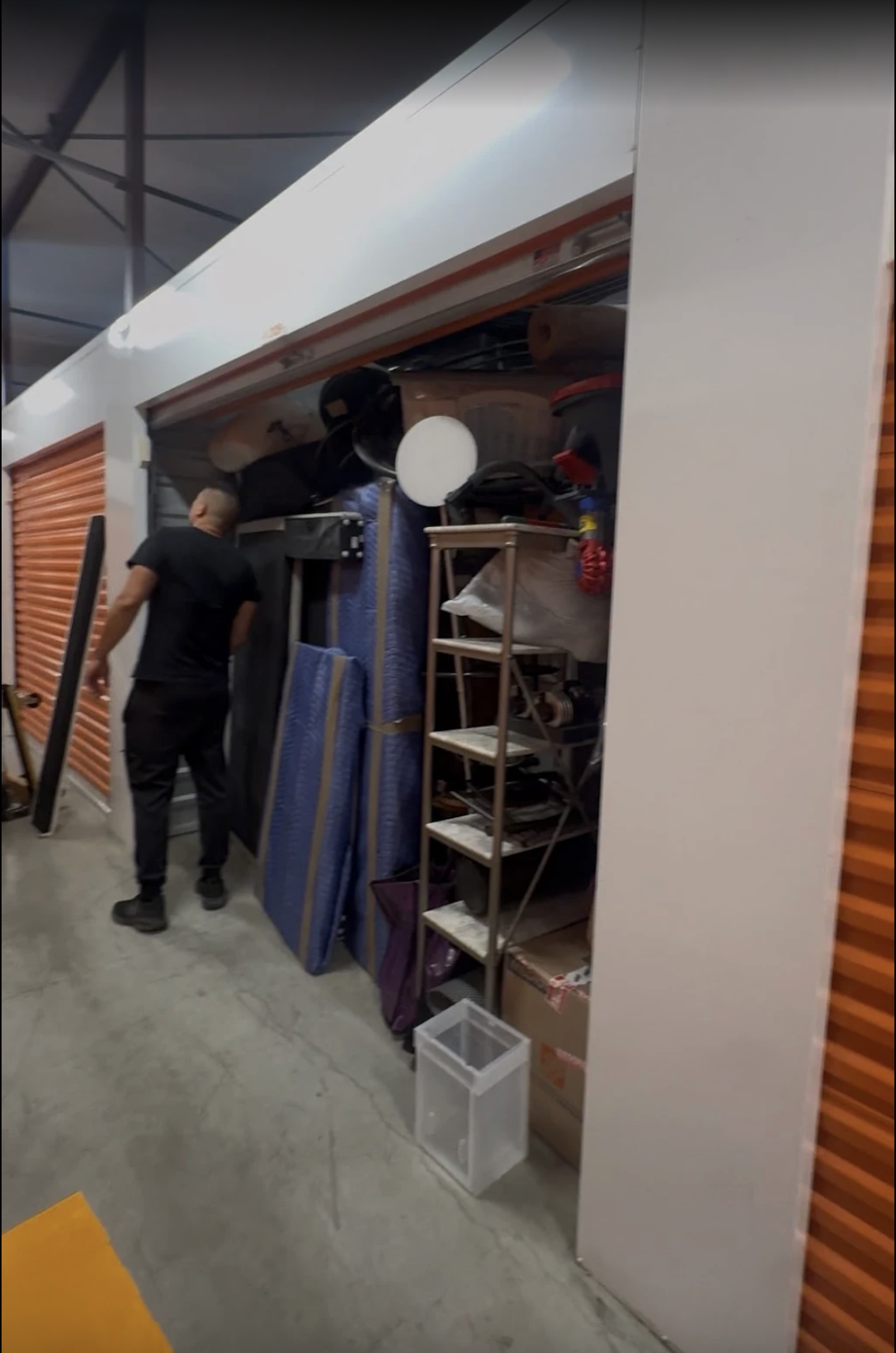 alt="help mover moving unloading storage""