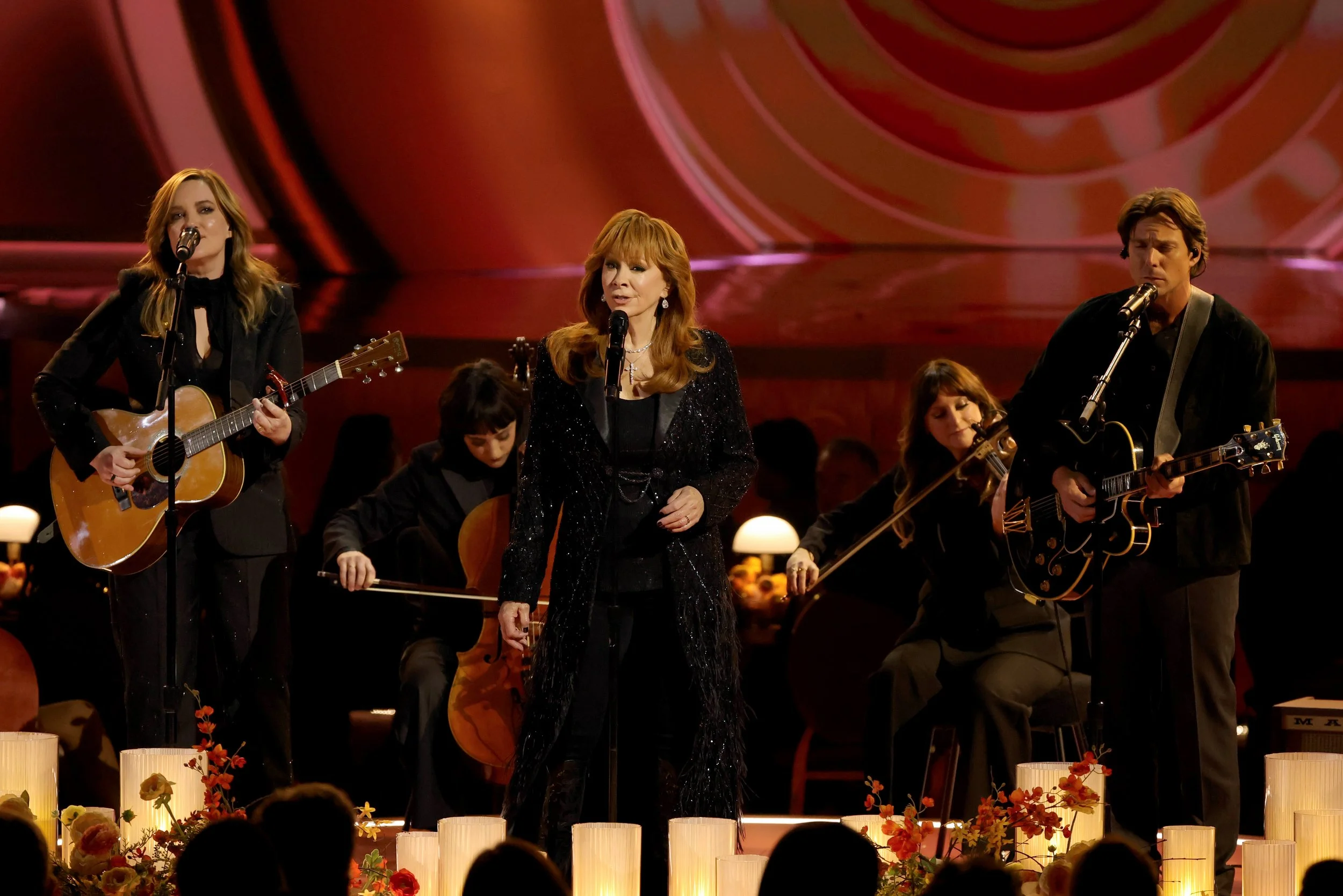 Reba performs on the GRAMMYS for the first time