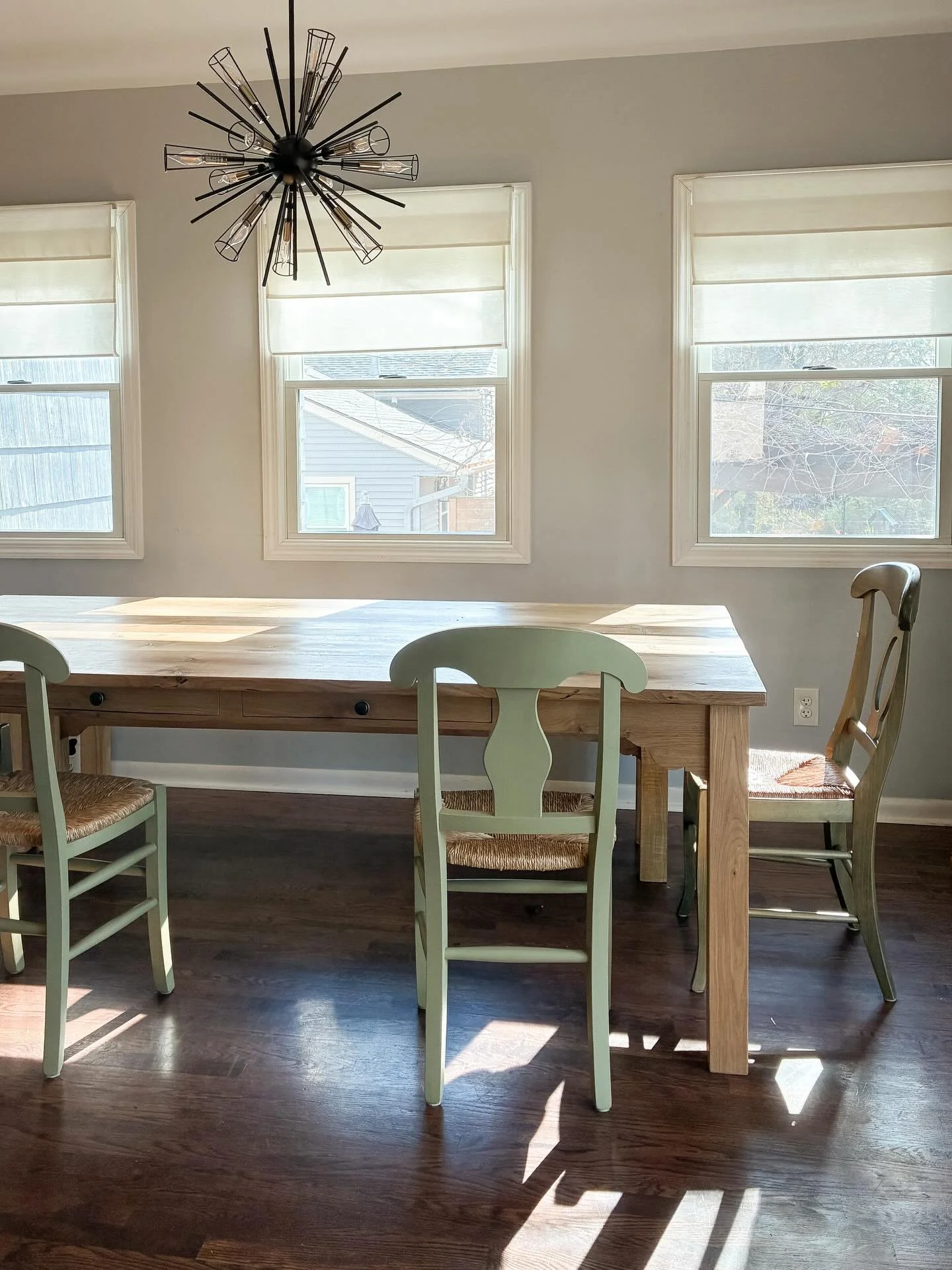 A blonde French Country table and bench are home just in time for Thanksgiving! 

And now we travel back home for thanksgiving. 🤗