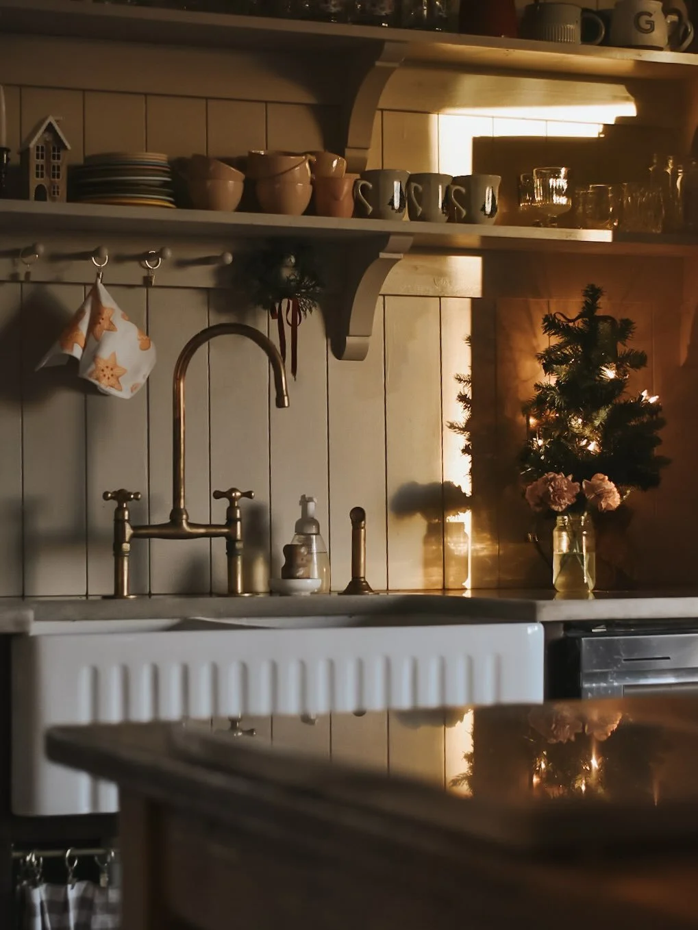 The calm after the kitchen chaos&hellip;
Is it officially time to deck the halls now? 🎄