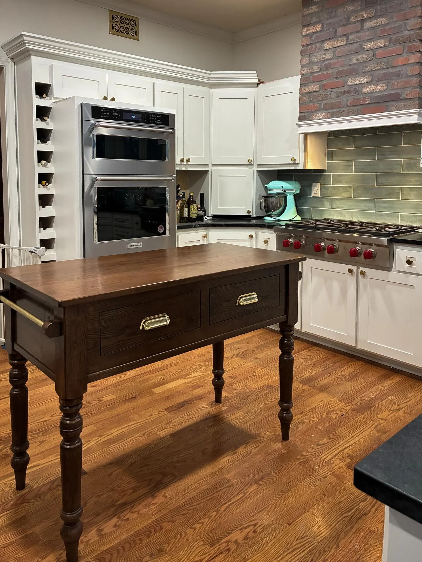 The sweetest little Dairy Table, home just in time for Hanukkah. ✨😍