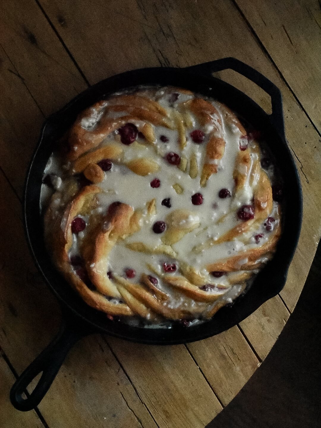 Our Christmas Eve breakfast tradition - a cranberry orange and cardamom braided sweet bread by @katesconcepts 😍

Merry Christmas (eve) from the Haven tables family!