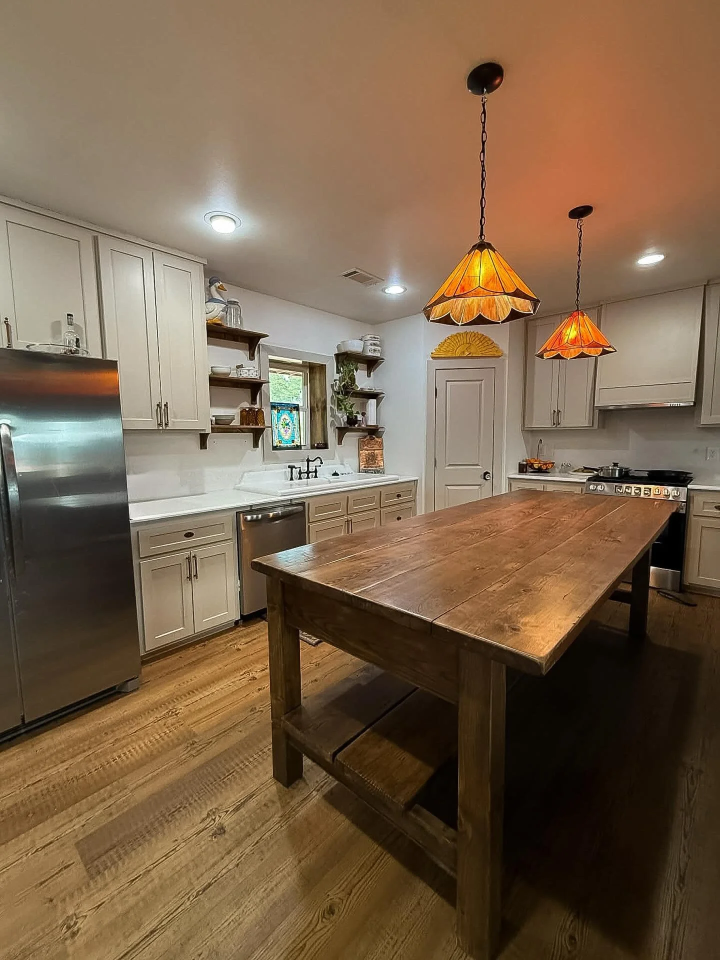 Some fun rustic Cotswold adaptions for a client in Oklahoma. ✨ Featuring a triple order we sent home last spring to a client who built their home all last year. For those who&rsquo;ve done it, the building process is loooooooong, but so rewarding. 😍