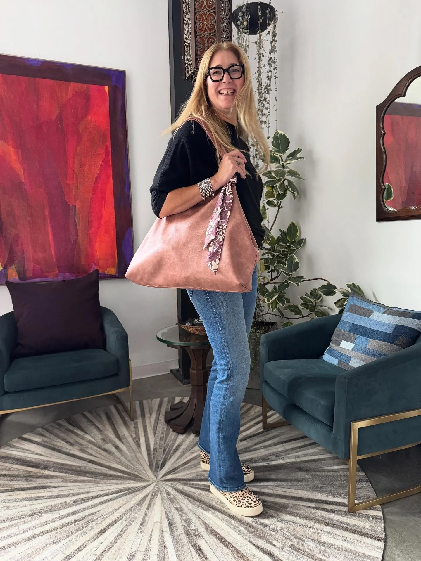 This new rosy brown color vegan leather Janine BIG bag is stylishly slouchy and strong. Here I tucked in the ends of the bag and added a Test Patch Twillee scarf for a hobo bag look. A fun twist on the Janine.

Have a peek at the inside pocket and st