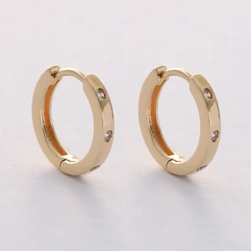 Huggie Hoop Earrings Minimalist gold2.webp