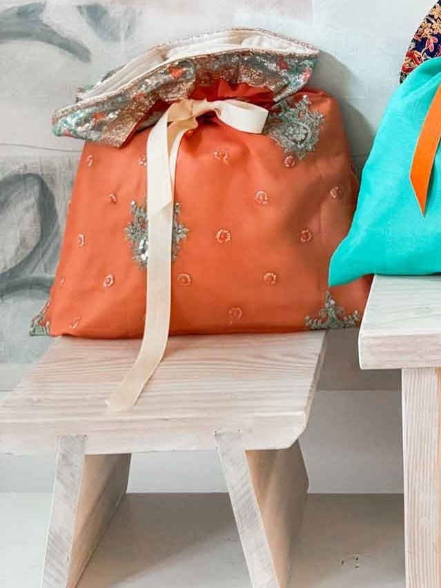 Test-Patch-Studio-gift-sack-vert-group.jpg