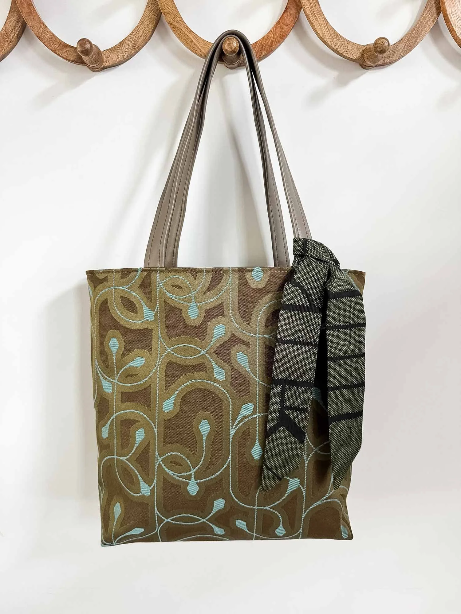 TestPatchStudio-jan-brown-greens-w-twillee.jpg