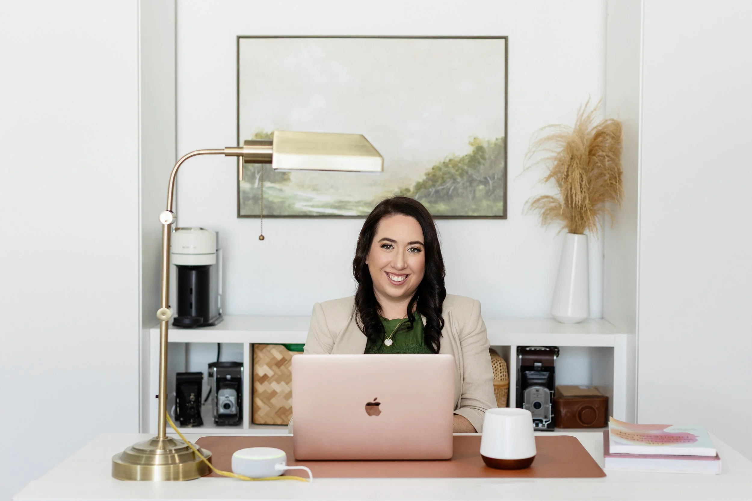 Alexa, Certified Therapist, California working virtually with a mom to help her see results through finding the root causes.