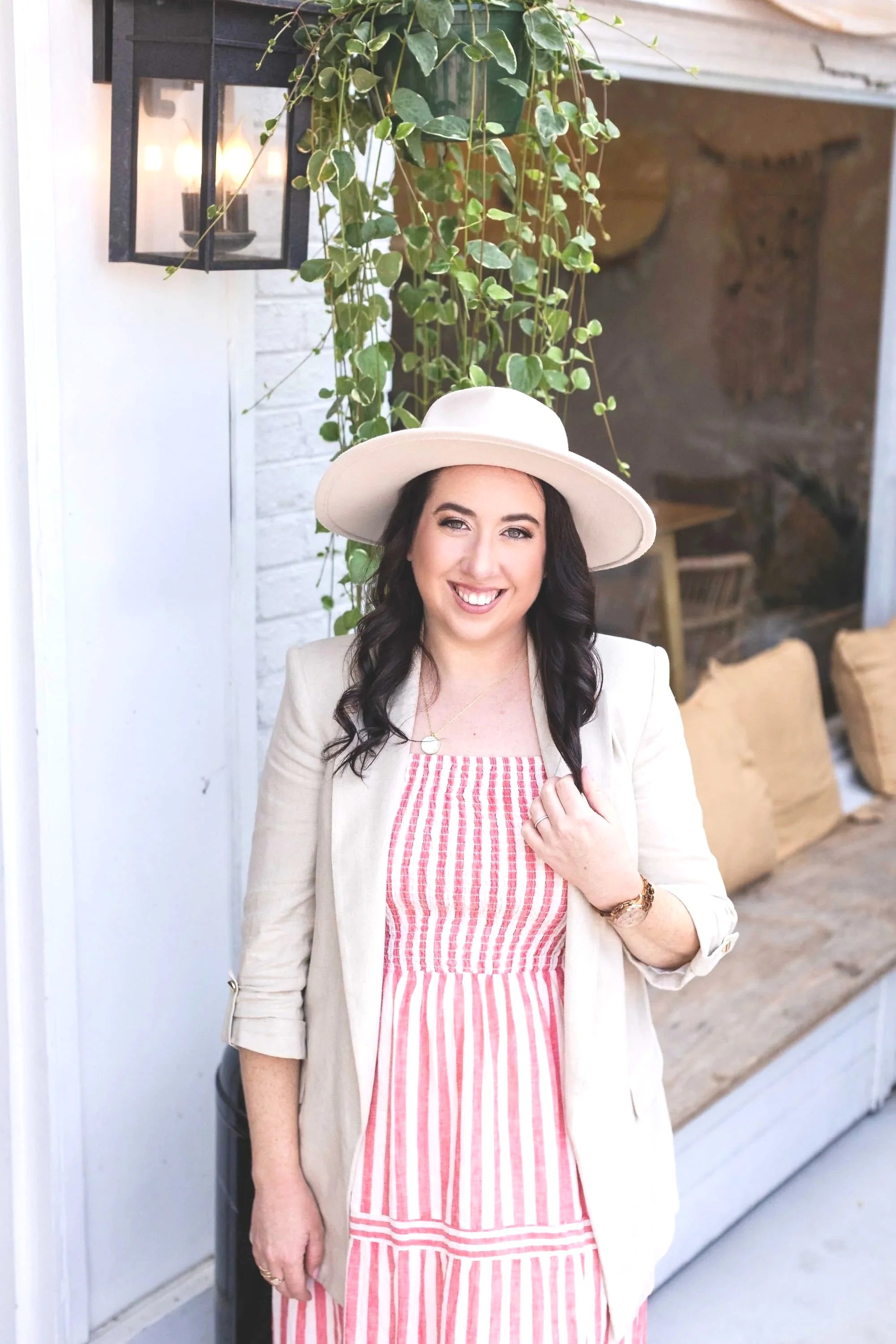 Perinatal therapist Alexa Levine, licensed postpartum therapist providing virtual therapy for women during pregnancy, mom rage, postpartum anxiety and postpartum depression across Los Angeles, CA.
