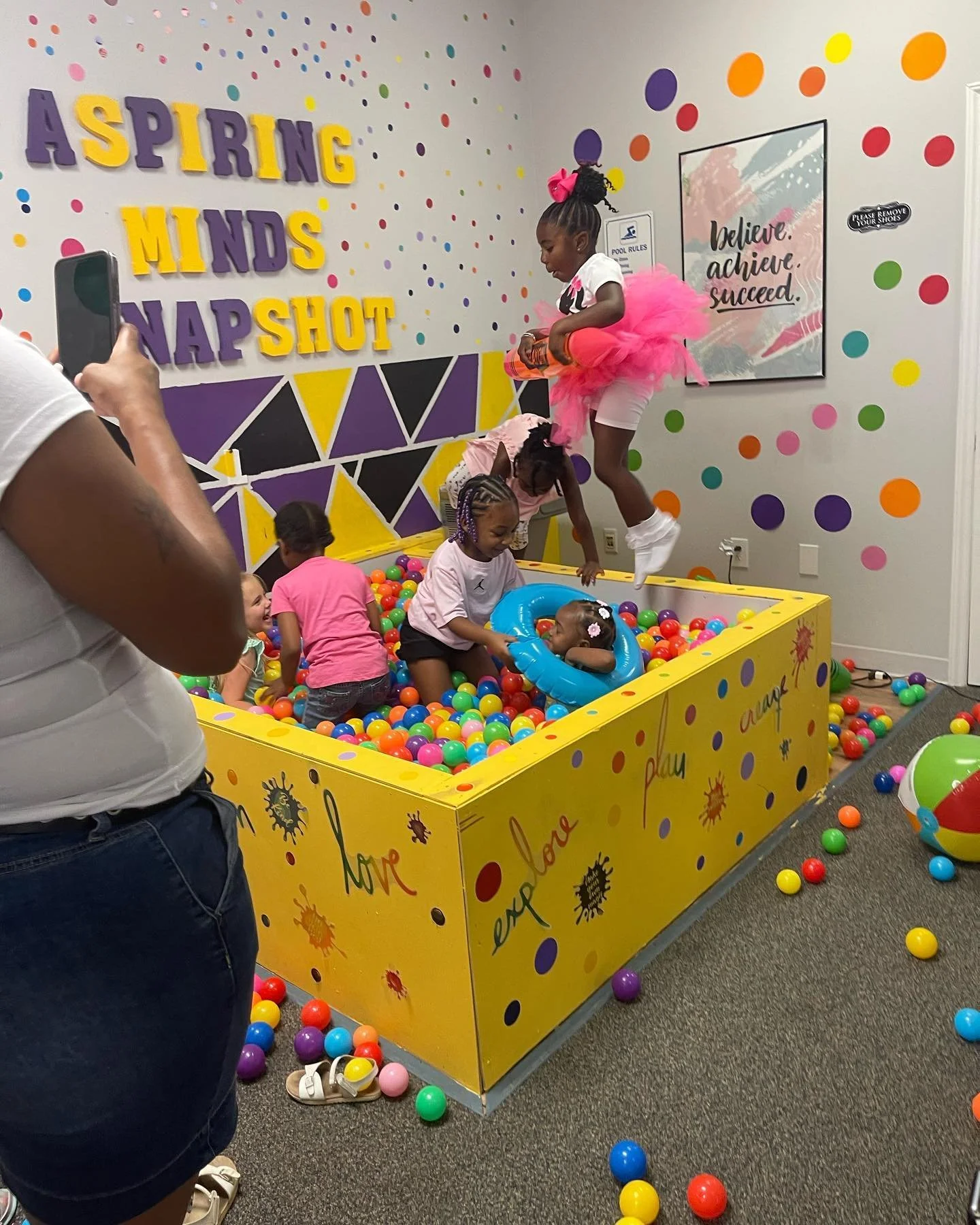 Jumping into a 5th birthday!! Come check us out!! Selfies!! Memories!! #selfies #travelphotography #selfiefun #photooftheday #selfiemusuem #photography
#picoftheday #travelgram #AspiringMindsSnapshot
#datenight #artwork #couplesnight
#ThingstodoinDan