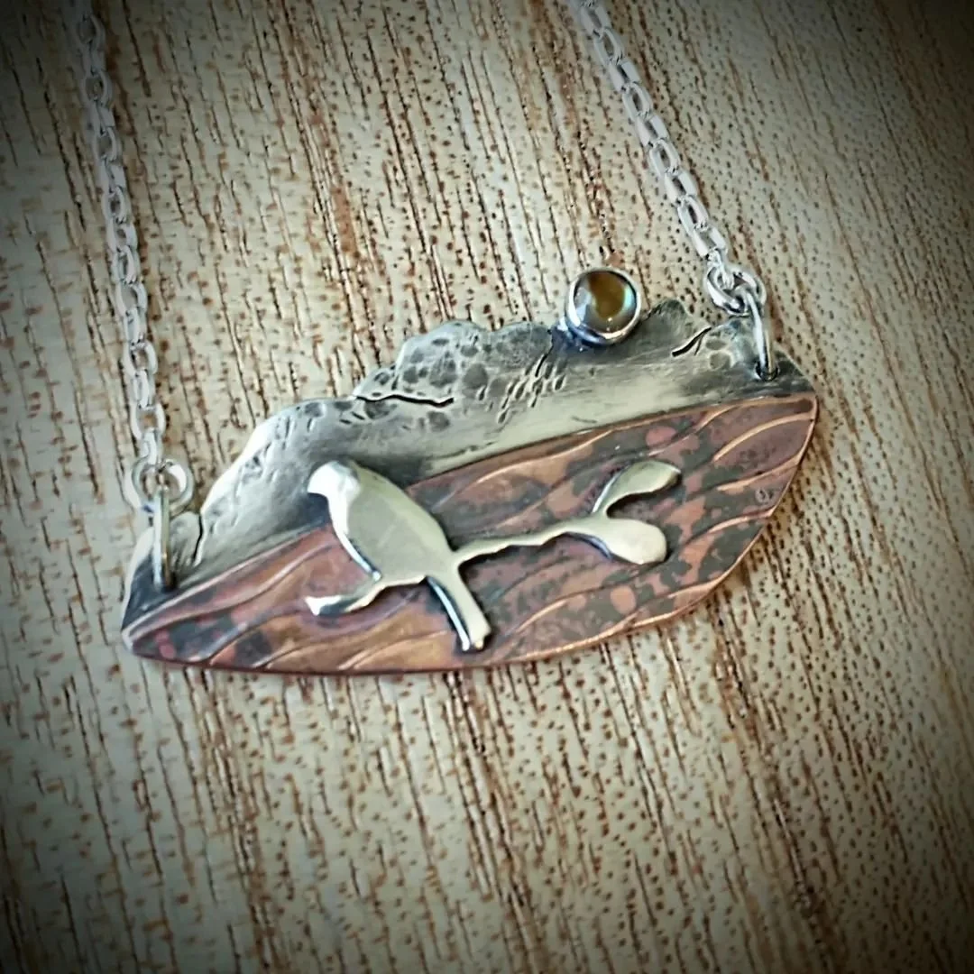 I've been having a lot of fun with these mixed metal landscape designs. And birds! This is available at @artworksgallerygrassvalley or through DM. 

#mixedmetaljewelry #putabirdonit #pkleinjewelry #jewelrydesign #grassvalleyjeweler #naturejewelry #ar