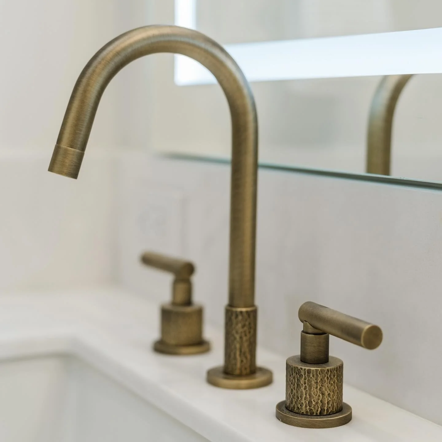 Luxury is in the details. This elegant faucet enhances the beauty of our latest primary bathroom renovation

________________

@watermarkbrooklyn - Sense Widespread Faucet | Finish: Vintage Brass 

#interiorinspiration #luxurydesign #bathroomdesign #