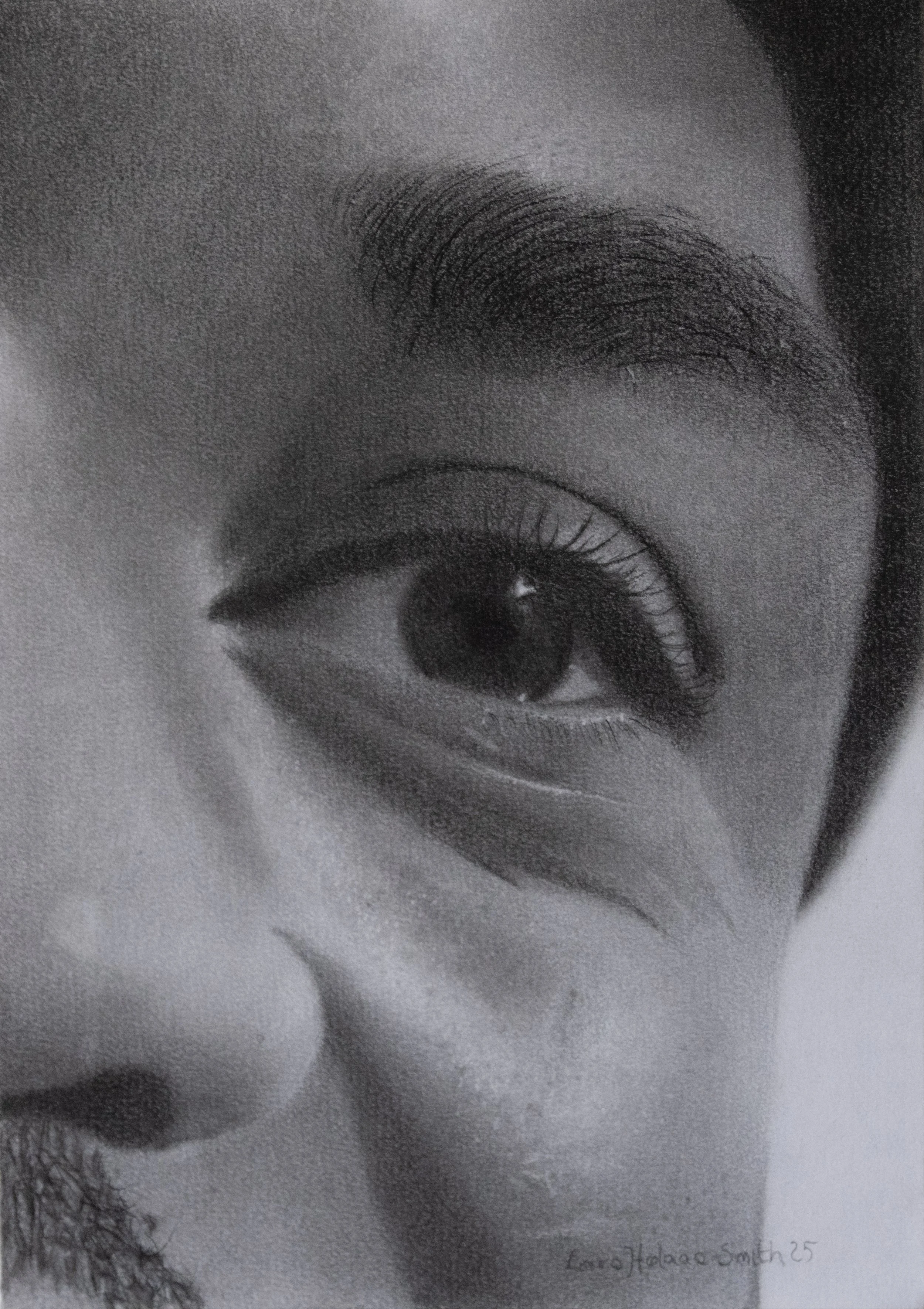 Title: "Shabani´s øye"
Size: 21 x 30 cm
Medium: Graphite pencils
Paper: Daler & Rowney
Duration: 39 hours
Year: 2025