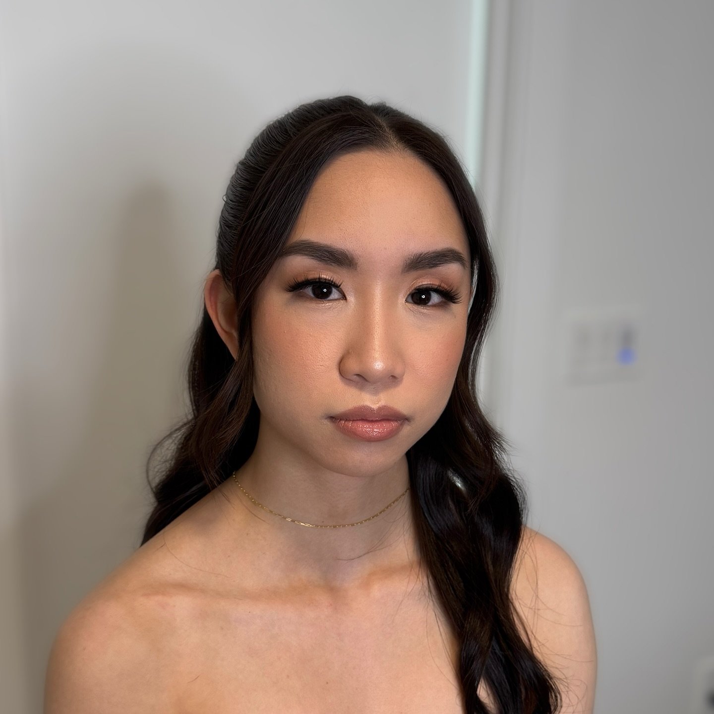 Bridal preview &amp; branding shoot makeup for our radiant September bride-to-be, J! 💍👰🏻&zwj;♀️
She requested a soft, peachy glow 🍑&mdash;think sun-kissed cheeks, luminous skin, and all the juicy warmth&mdash;and we are absolutely in love with ho