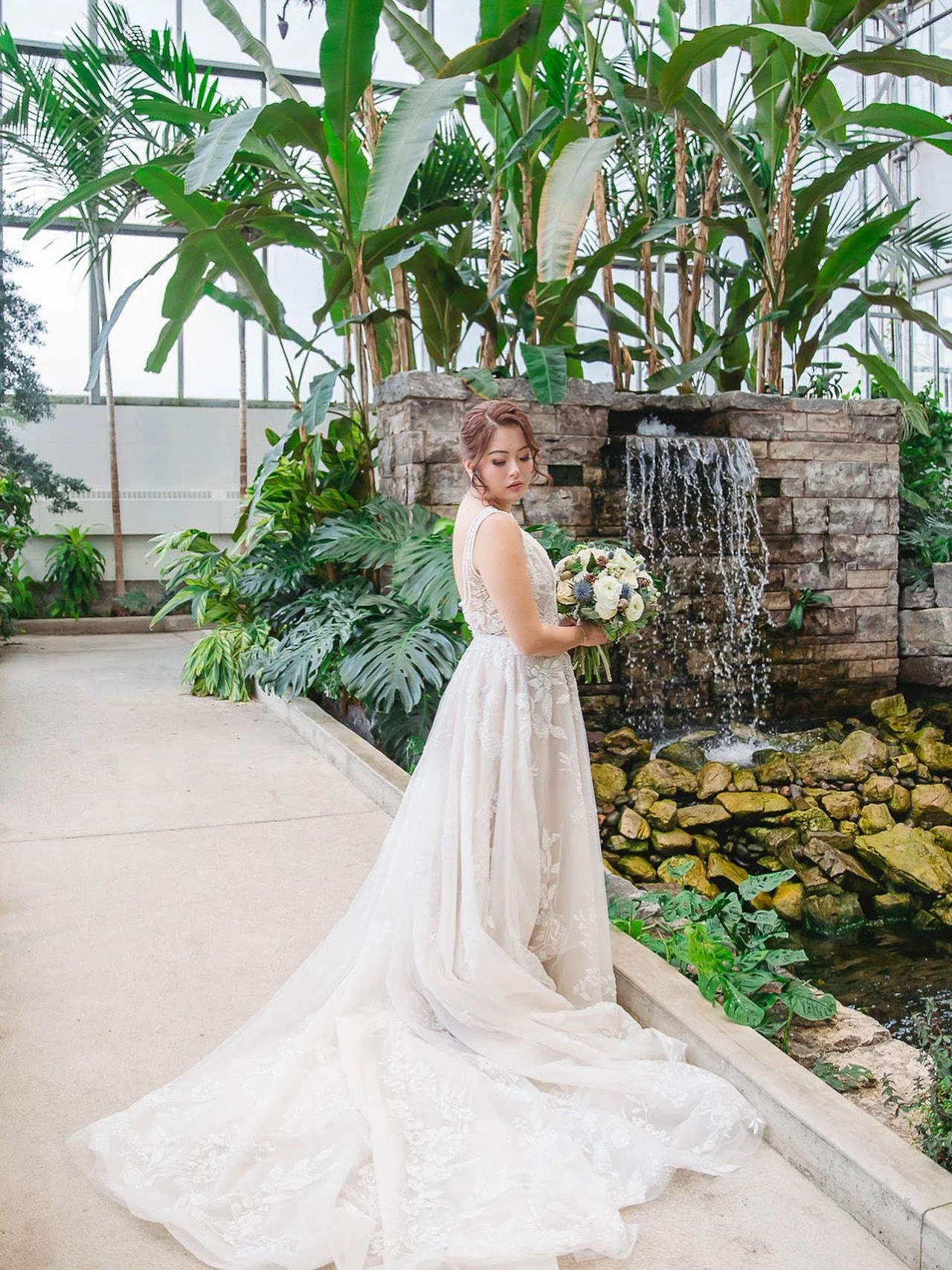 Our glowing bride, E! 💍
Working together was such a joy. Thank you so much! 💖💖💖

Photography: @fionaleephotography 
MUA: @lorrainemakeupartistry Rosalie
Hair Stylist: @yora.hairstylist 

*
Luxury Mobile Beauty and Bridal Styling Services
📩 lorra